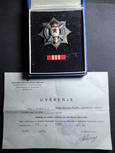 盛世勋华——号角文化勋章邮票专场拍卖第156期 - 南斯拉夫三级军功勋章 银制带900银标 带厂标 带原盒 带略 实发带证书（1972 年颁发）