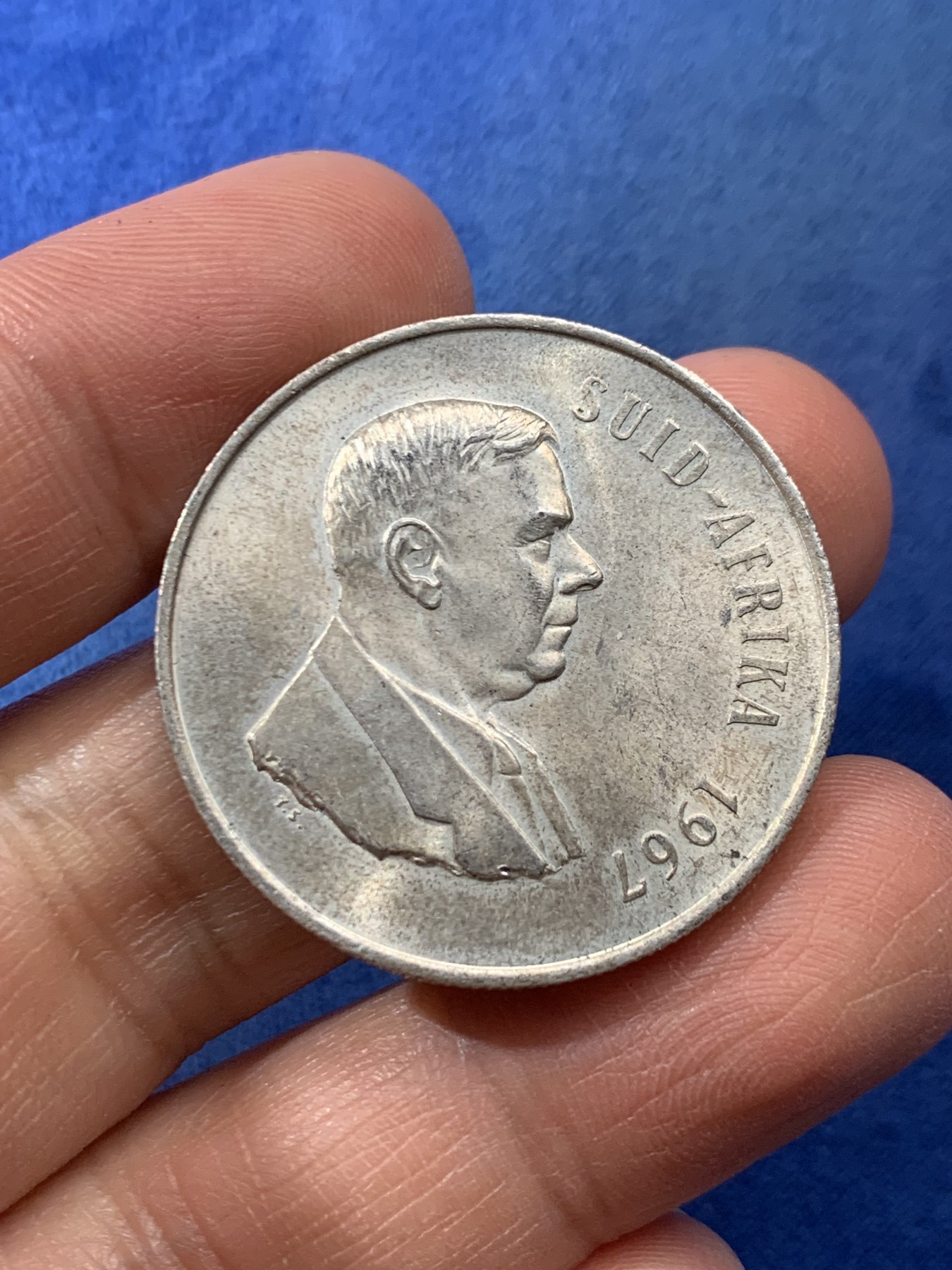 《竞宝斋》第225场-周日，周一，周二 3场 (全场包邮) 1967年南非1兰特纪念亨德里克银币，15克，含银量0.8