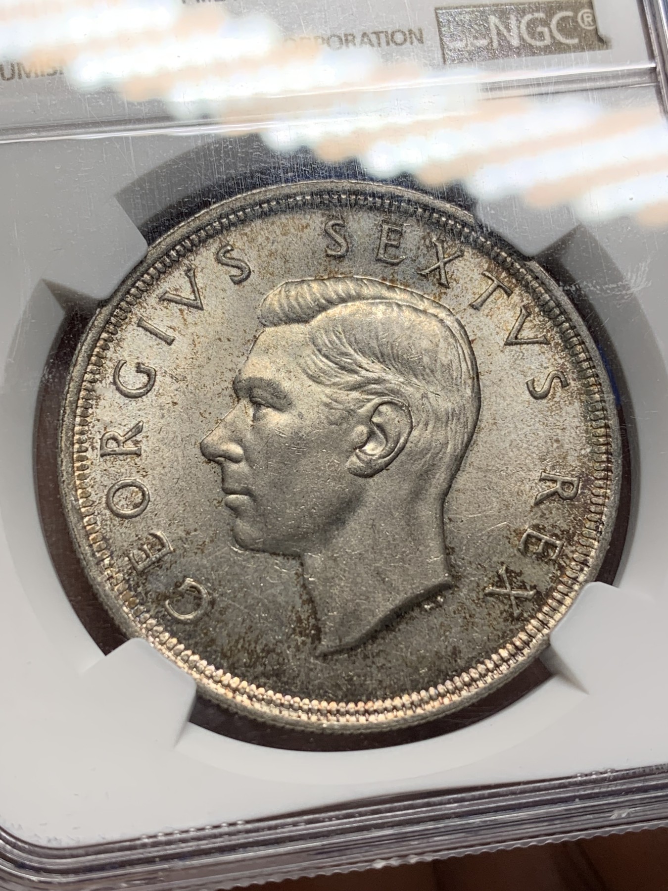 《竞宝斋》第225场-周日，周一，周二 3场 (全场包邮) NGC-MS63 南非1952年乔六开普敦创立纪念5先令大银，转光品相