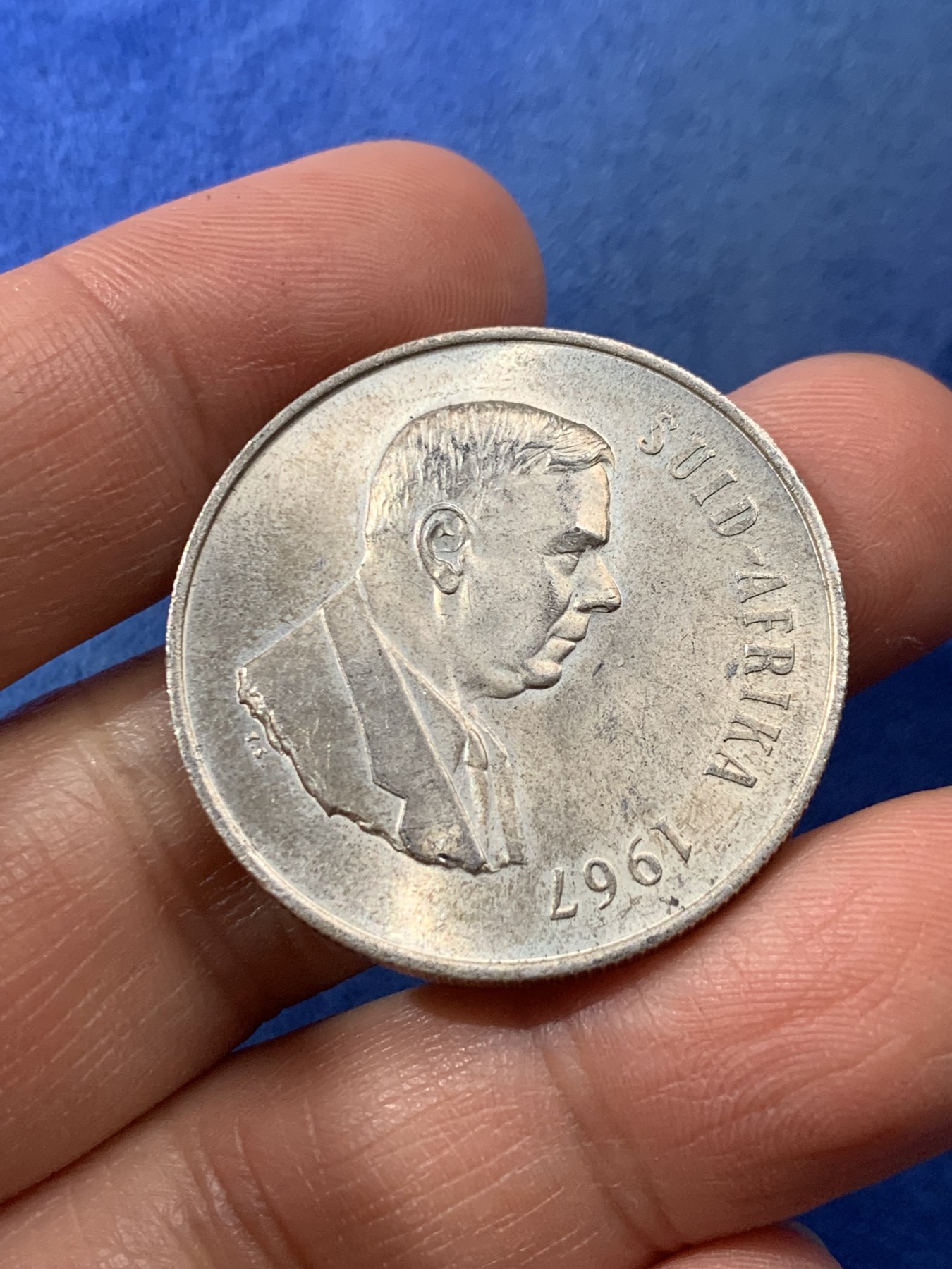 《竞宝斋》第225场-周日，周一，周二 3场 (全场包邮) 1967年南非1兰特纪念亨德里克银币，15克，含银量0.8