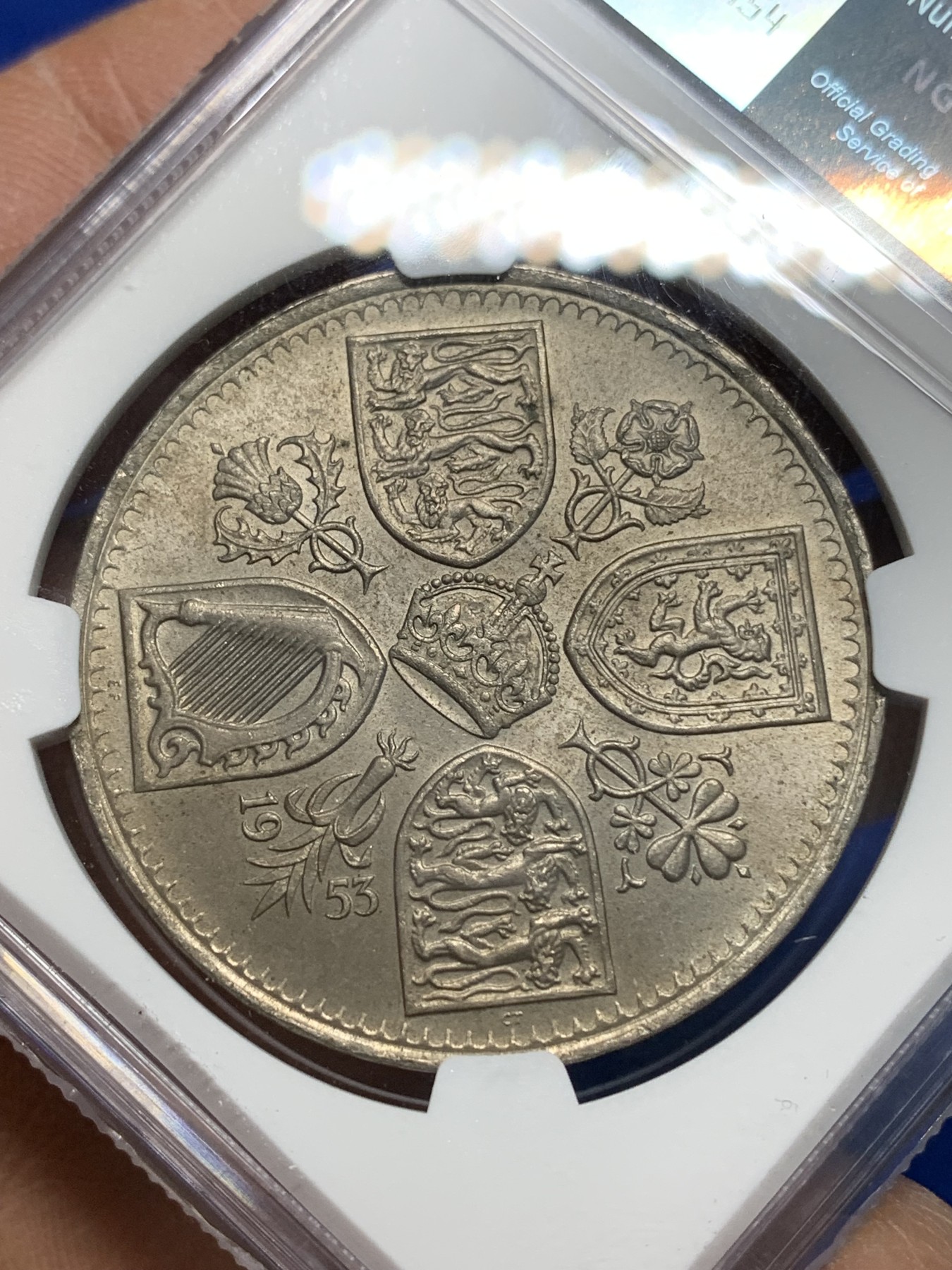 《竞宝斋》第225场-周日，周一，周二 3场 (全场包邮) NGC-MS64 英国1953年 伊丽莎白二世女王加冕登基纪念克朗