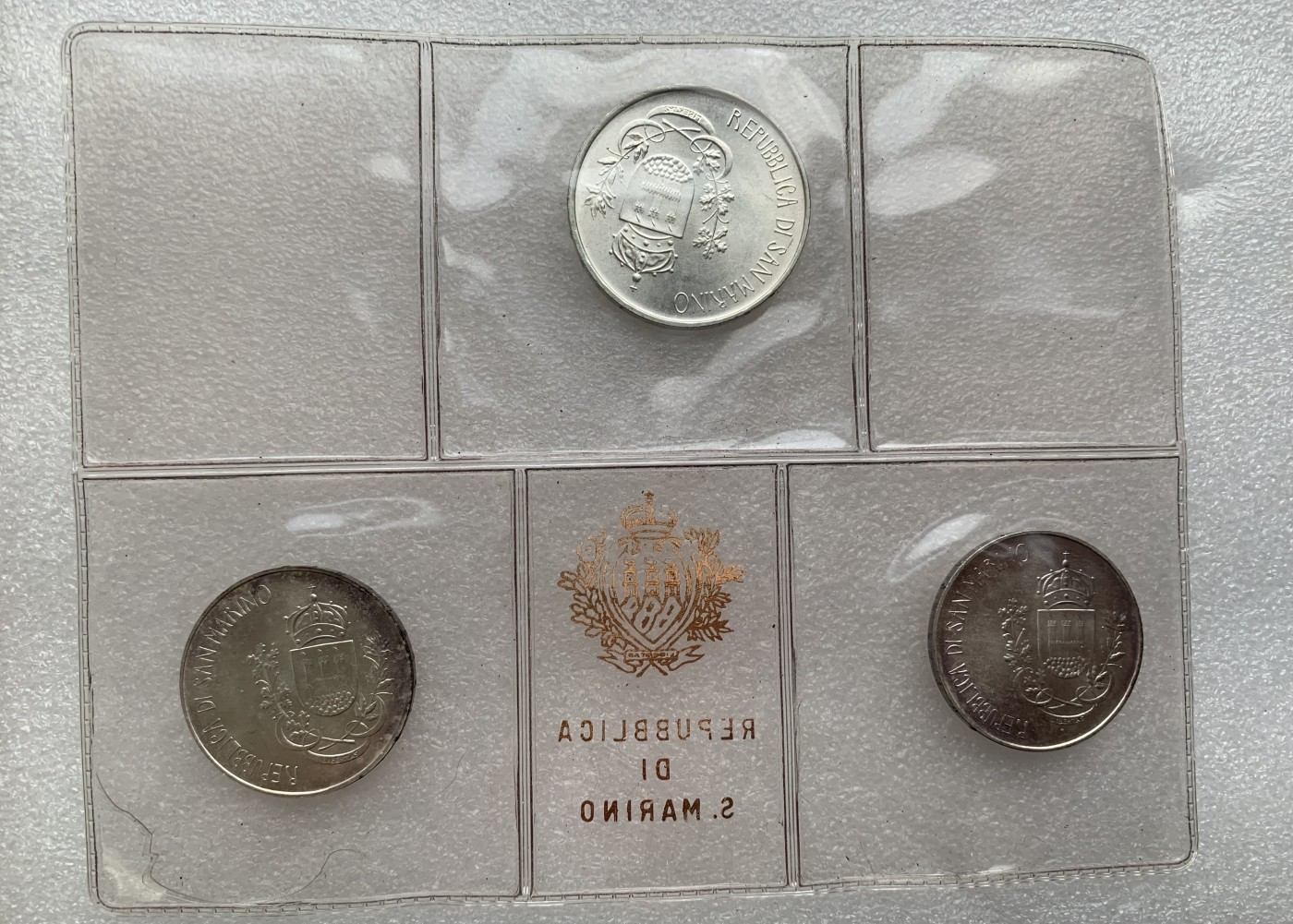 瓶子🏺第122期拍卖会  圣马力诺 1981年500-500-1000里拉银币3枚套原封