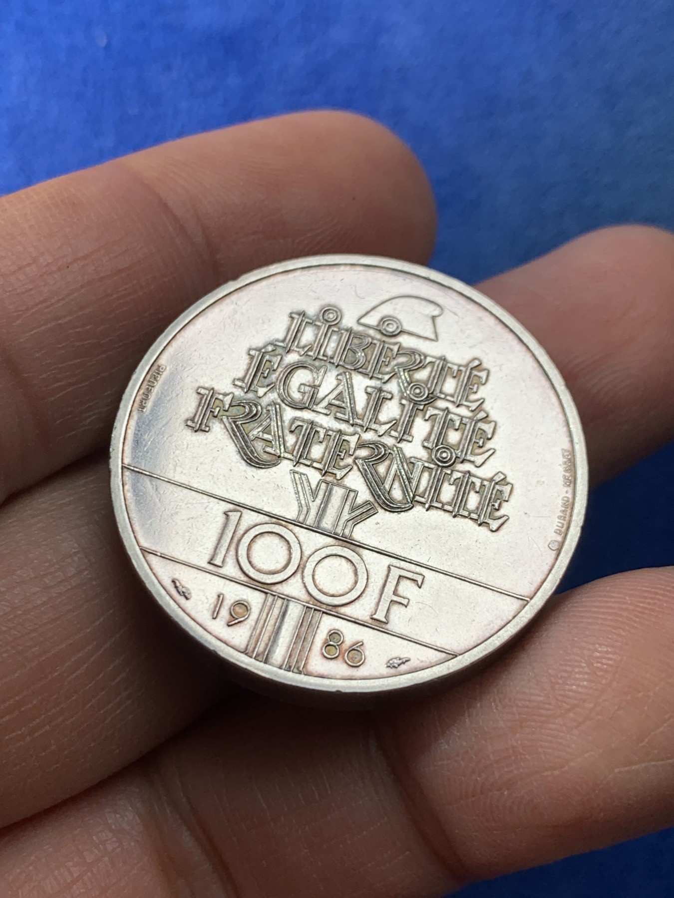 《竞宝斋》第225场-周日，周一，周二 3场 (全场包邮) 1986年自由女神100法郎银币 30克加重版