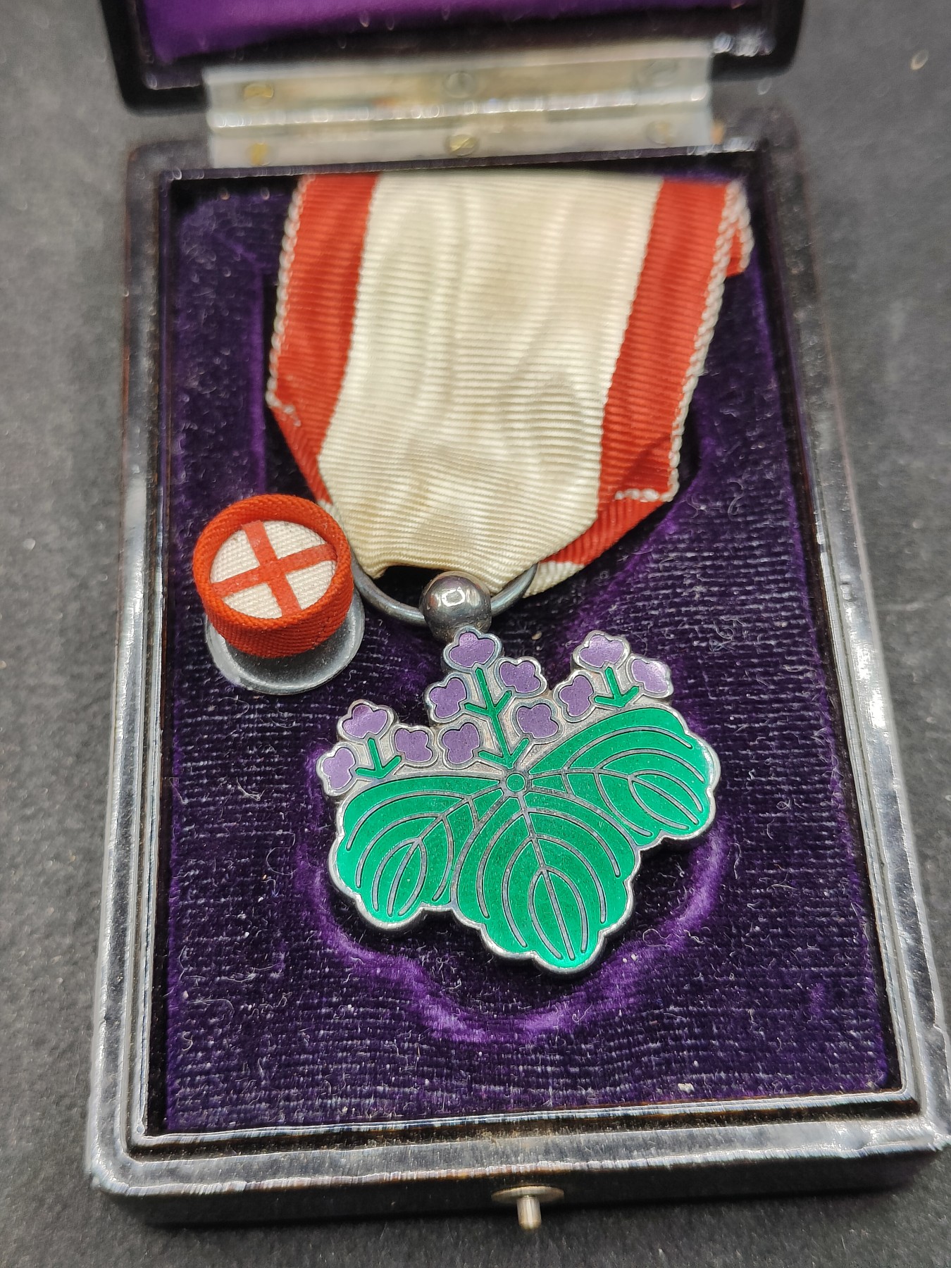 全场0元起拍 第118期 咸鱼国勋章拍卖专场 12月20日（周三）下午6：00开始 美品无损日本单面青叶章 银制带盒略