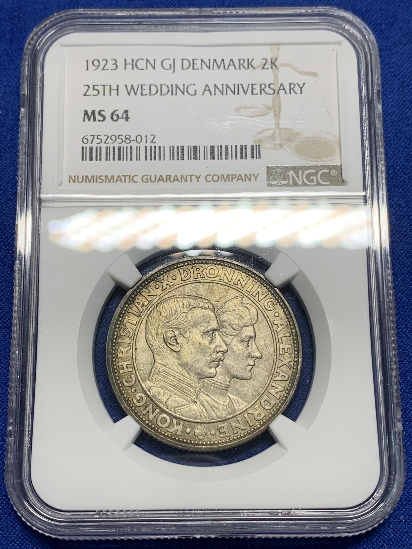 《竞宝斋》第225场-周日，周一，周二 3场 (全场包邮) NGC-MS64 丹麦王国克里斯坦十世1923年银婚纪念2克朗银币，漂亮的老欧洲彩，发行量仅20.3万枚