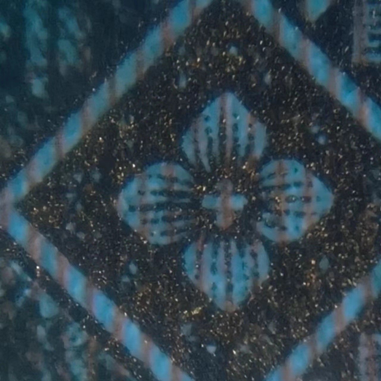 一线荧光币第345期拍场 爱藏评级8001DQ8655金满堂背红，双面金沙，难寻稀少好货，实物非常漂亮，DQ86556392，全程无四七，评级币单张，数量有限，喜欢的朋友一定不要错过