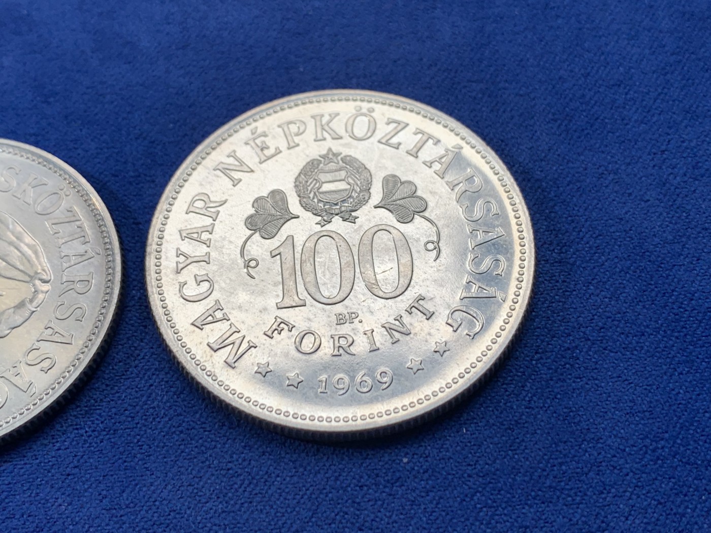 《竞宝斋》第225场-周日，周一，周二 3场 (全场包邮) 两枚一组 匈牙利1969年建国50周年纪念银币 50福林+100福林