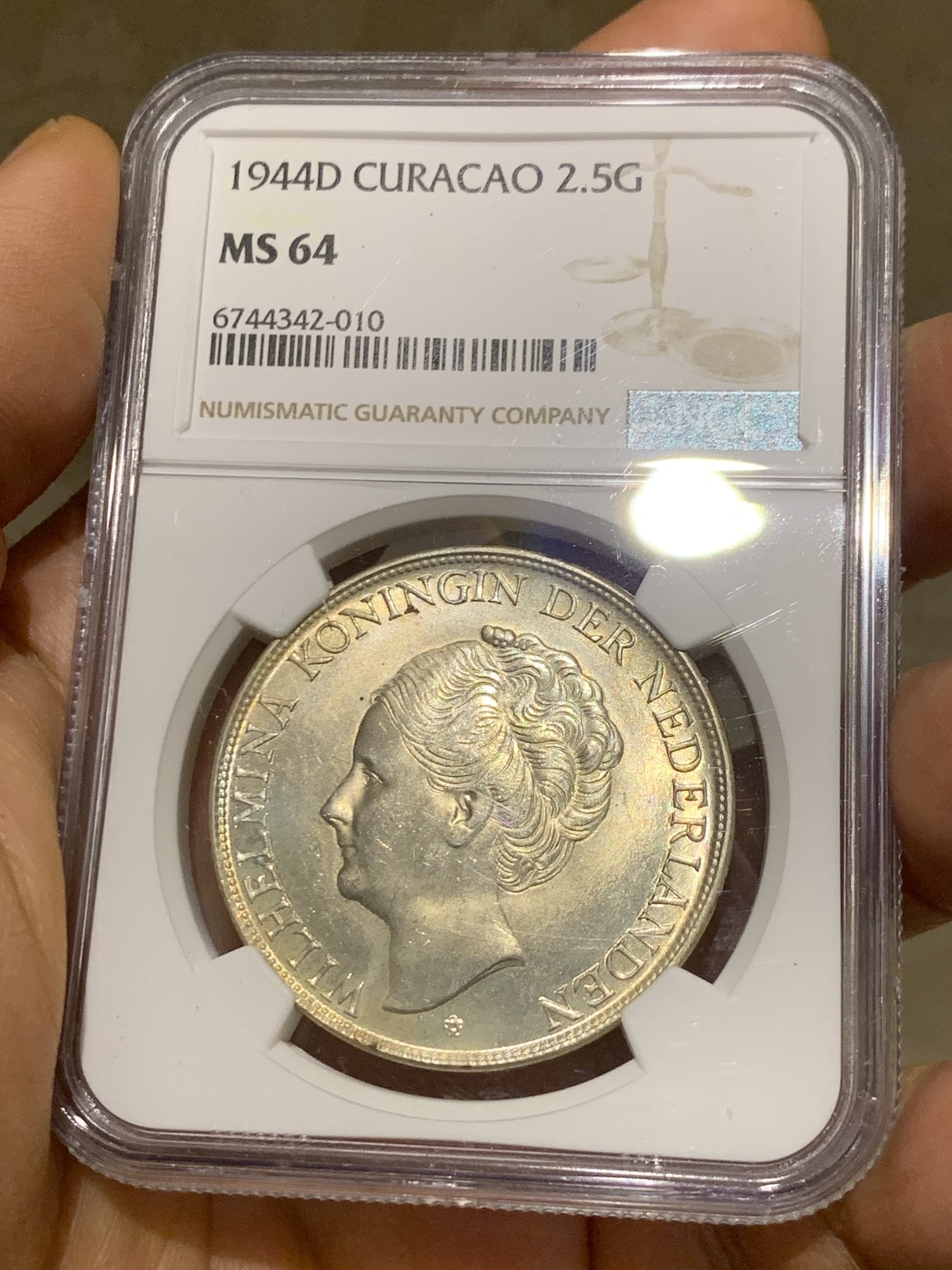 《竞宝斋》第225场-周日，周一，周二 3场 (全场包邮) NGC MS64 荷属库拉索1944年女王威廉明娜2.5盾银币，廉价64的近代品种不多了