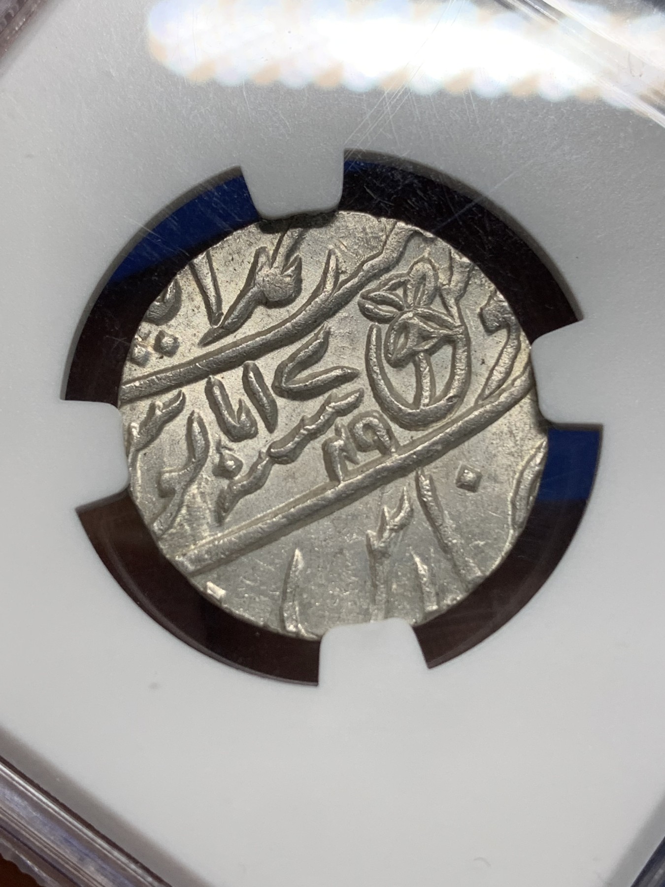 《竞宝斋》第225场-周日，周一，周二 3场 (全场包邮) NGC MS64 印度1749年孟加拉邦1卢比银币