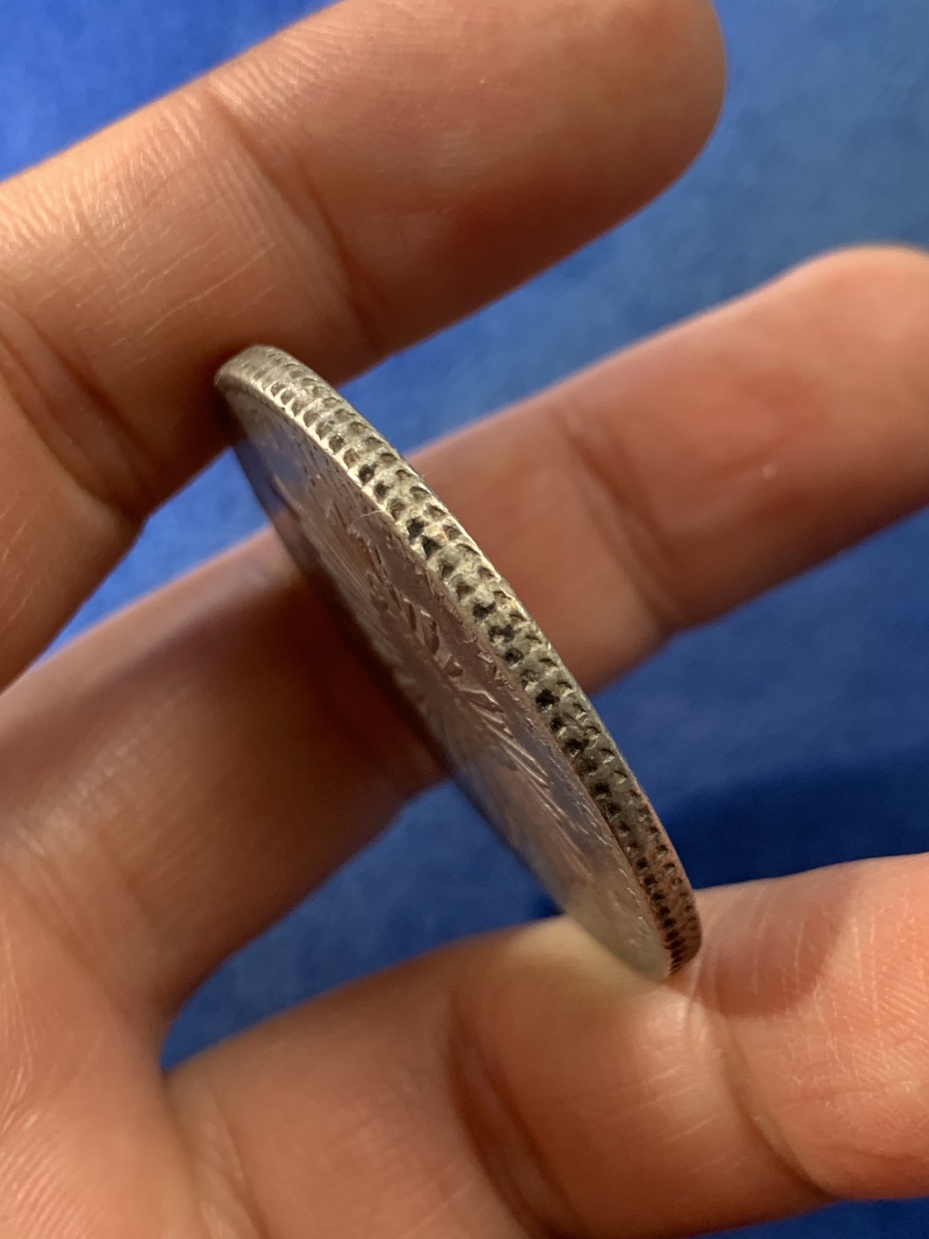 《竞宝斋》第225场-周日，周一，周二 3场 (全场包邮) 1893年墨西哥鹰洋 XF品，老鹰双翼下太阳戳和8字戳挺有特色