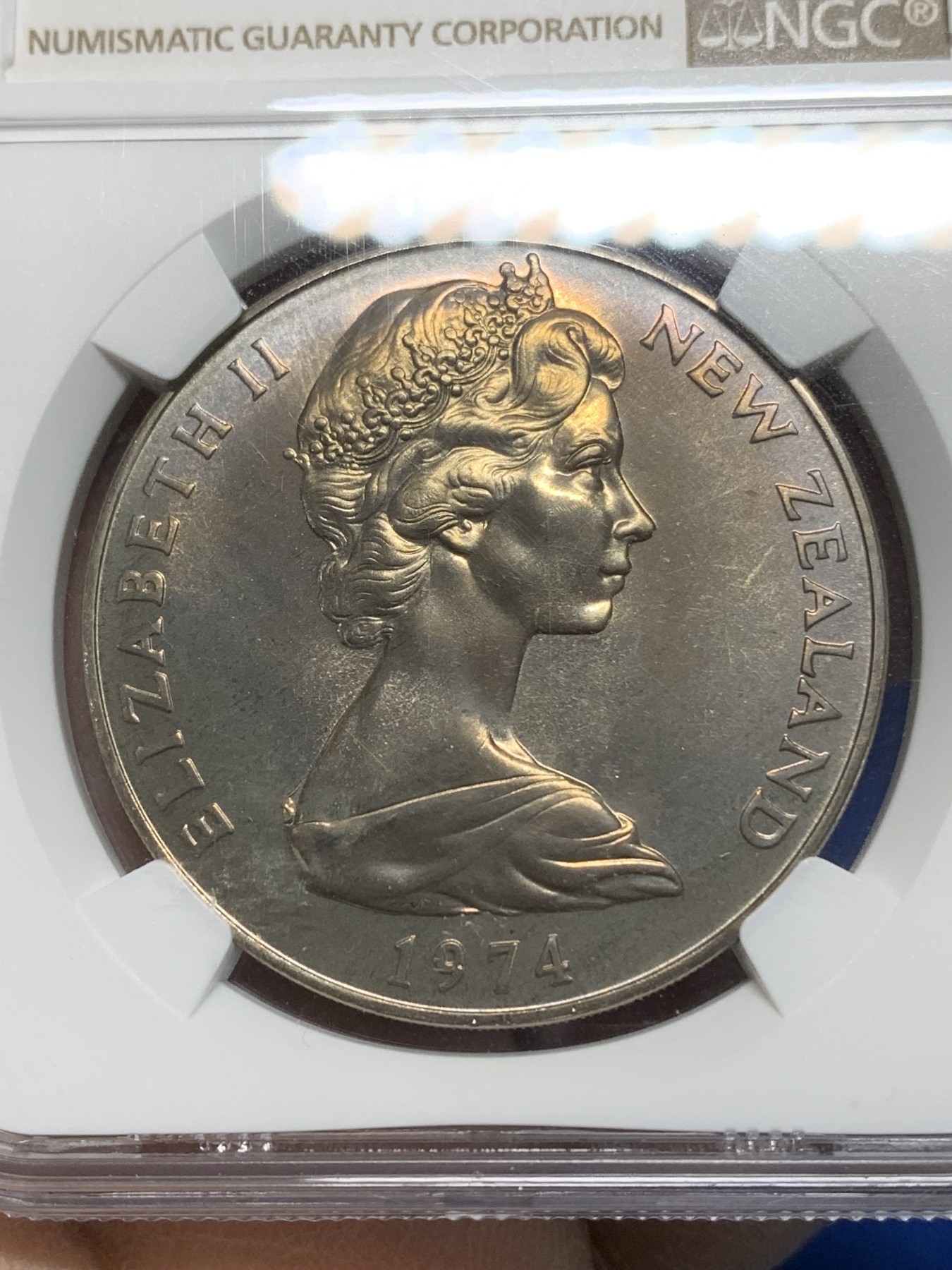 《竞宝斋》第225场-周日，周一，周二 3场 (全场包邮) NGC-MS66  1974新西兰1元 带包浆少见