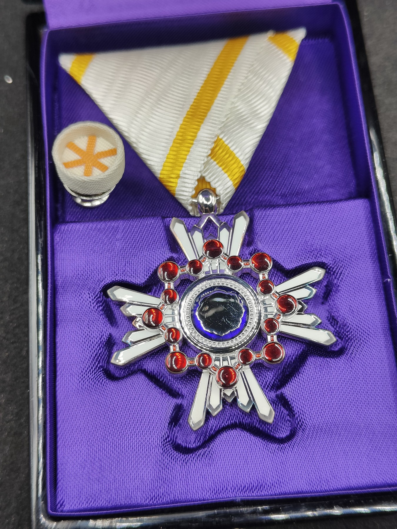 全场0元起拍 第118期 咸鱼国勋章拍卖专场 12月20日（周三）下午6：00开始 美品 日本六等瑞宝章 银制带盒略