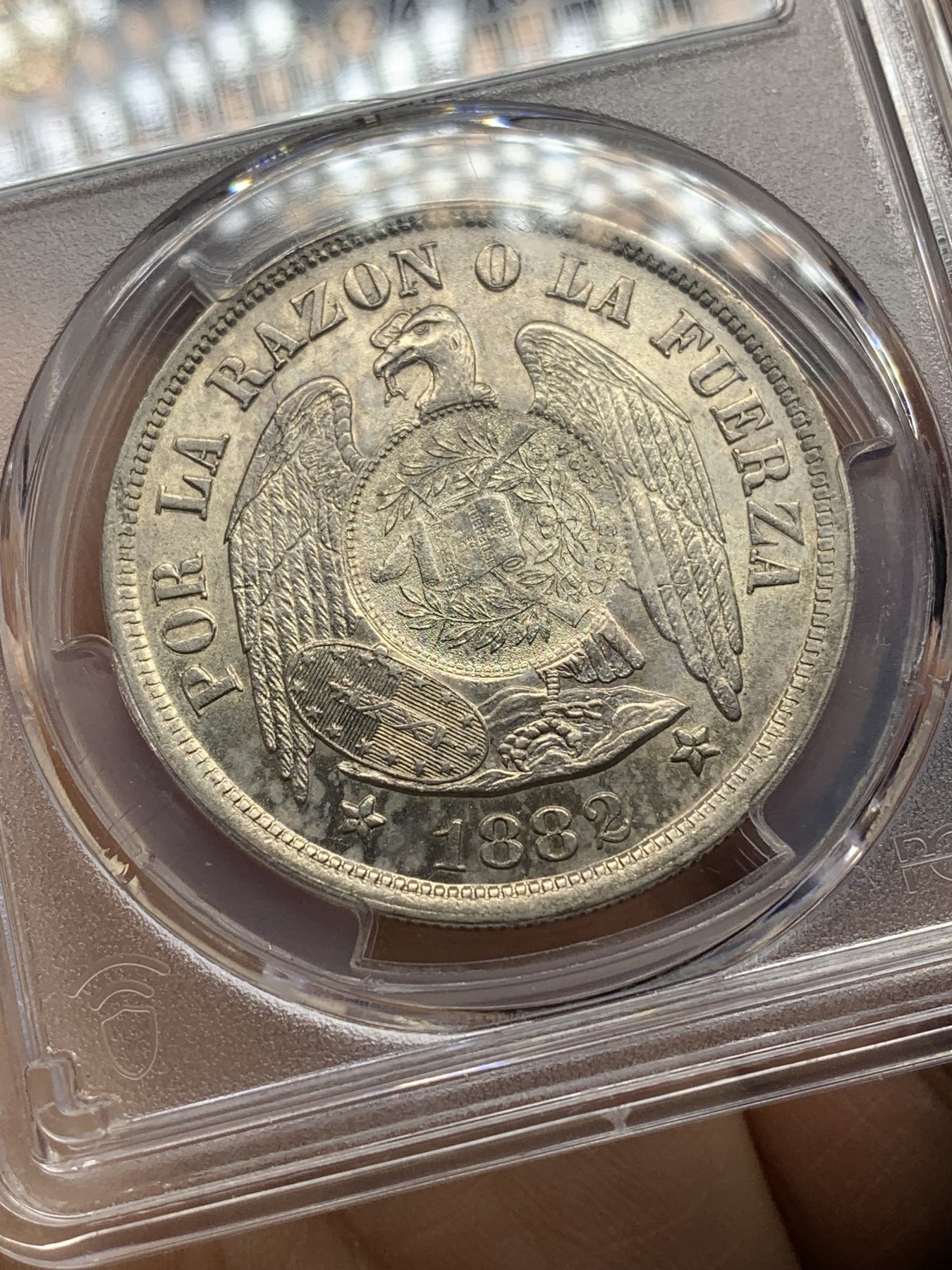 《竞宝斋》第225场-周日，周一，周二 3场 (全场包邮) 冠军分 PCGS-MS62 危地马拉 1894年 加盖 智利比索 热门加盖品种 多为清洗 MS有分较少 光度也非常好 加盖秘鲁常见，智利的少之又少