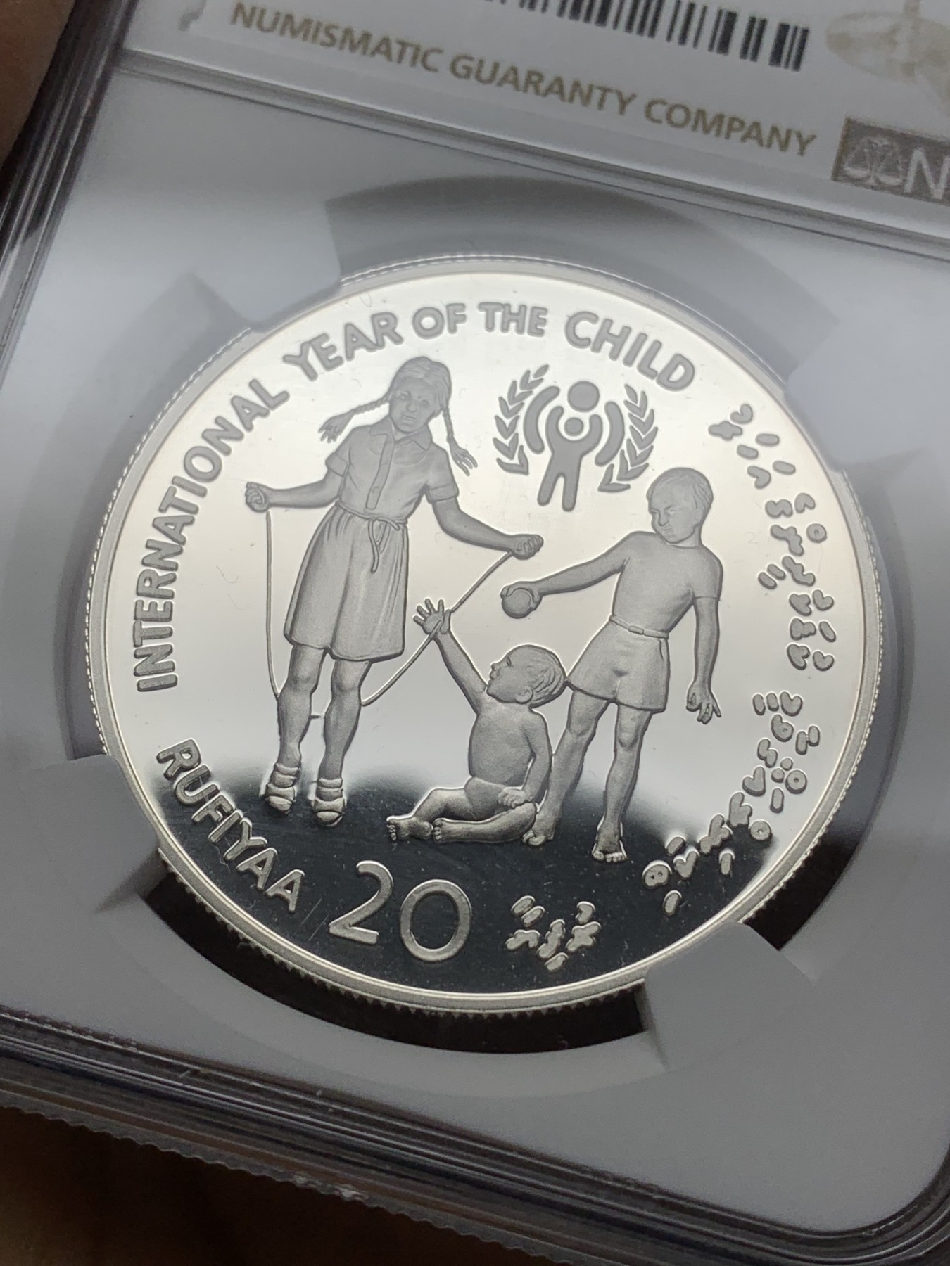 《竞宝斋》第225场-周日，周一，周二 3场 (全场包邮) NGC PF69UC 马尔代夫1979儿童年银币