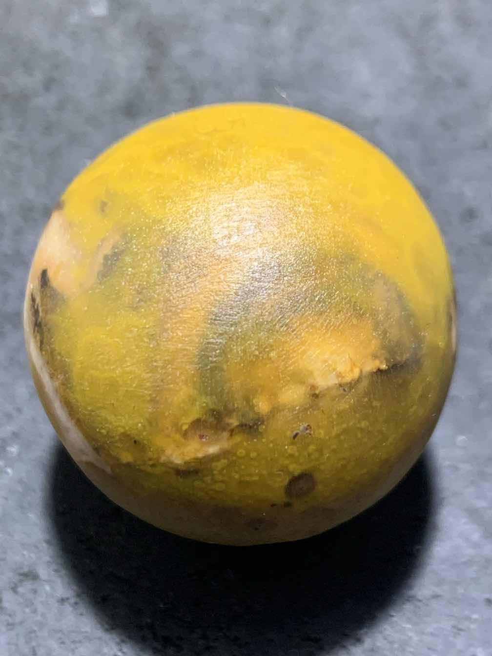 精美高玉化亚光原皮风化纹战国红玛瑙手工雕刻福字大圆珠一颗！