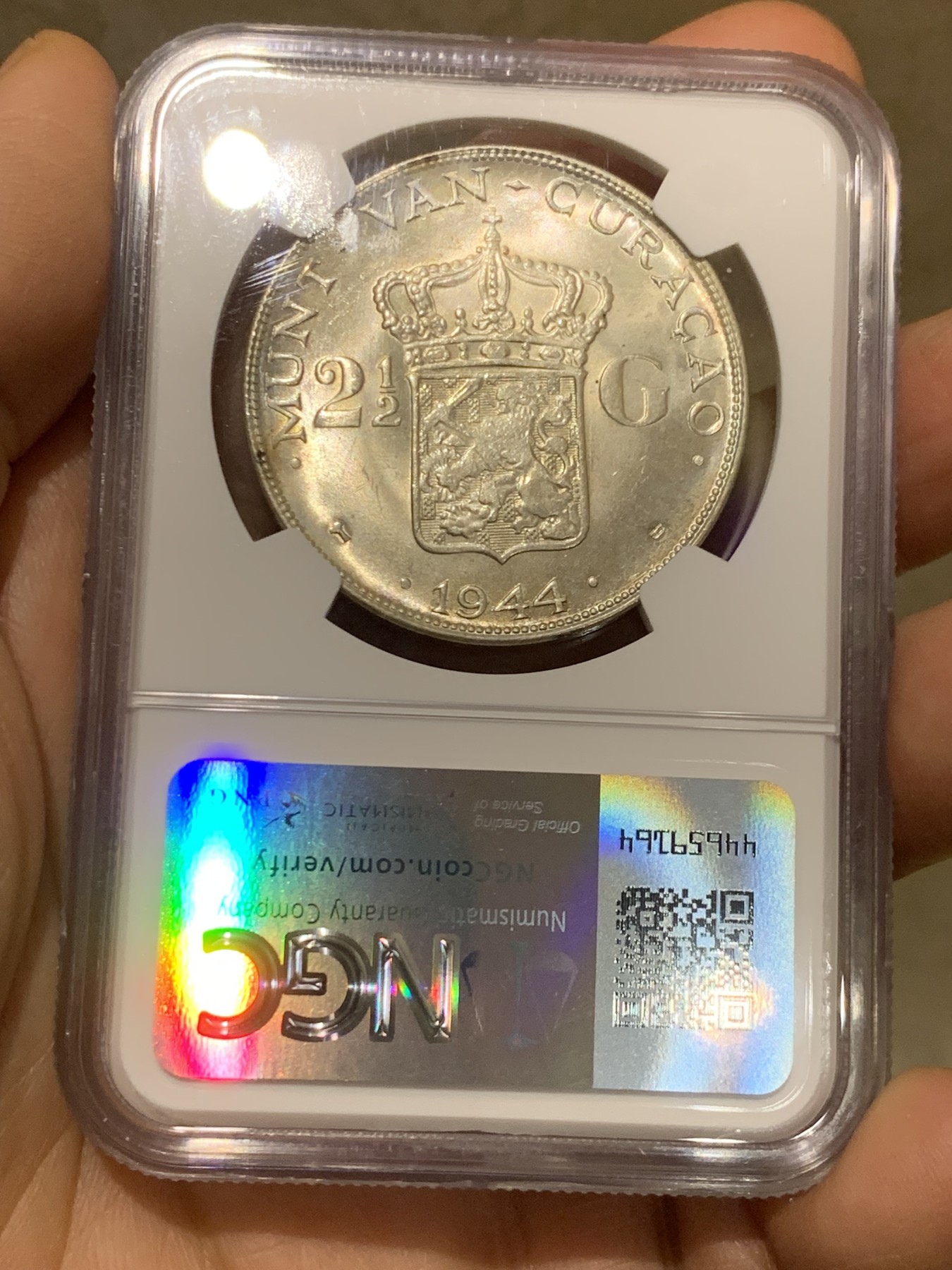 《竞宝斋》第225场-周日，周一，周二 3场 (全场包邮) NGC MS64 荷属库拉索1944年女王威廉明娜2.5盾银币，廉价64的近代品种不多了