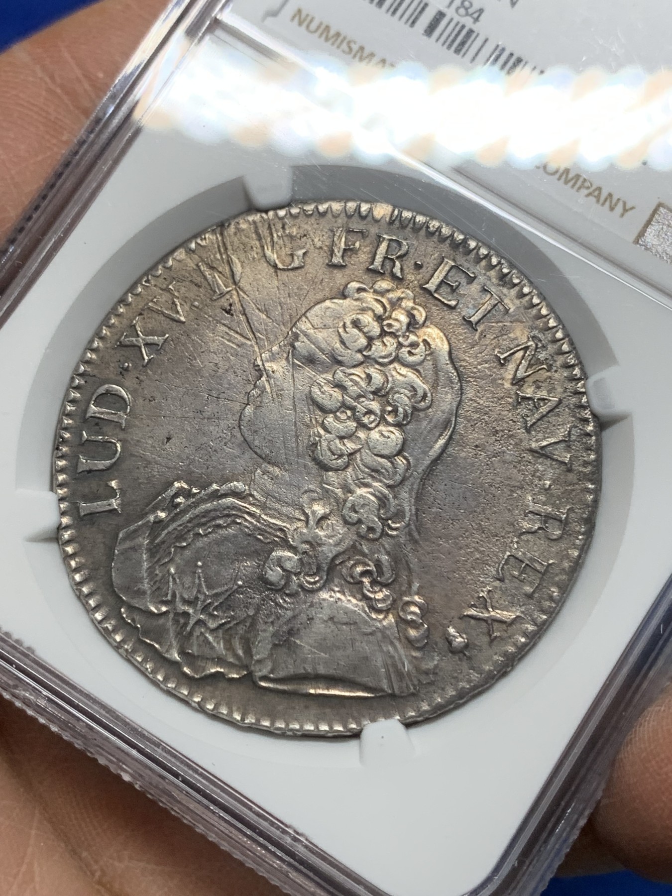 《竞宝斋》第225场-周日，周一，周二 3场 (全场包邮) NGC AUD法国路易十五孩版埃居大银 银光清晰可见 细节非常好