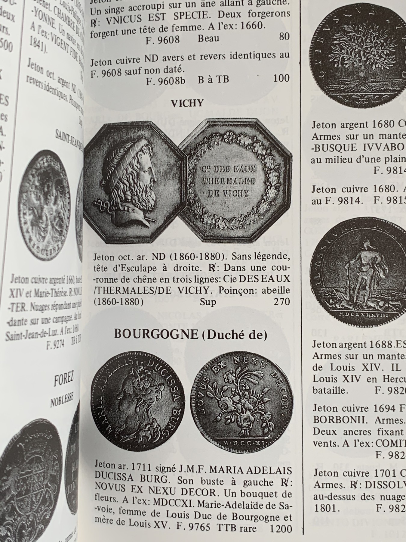 《竞宝斋》第225场-周日，周一，周二 3场 (全场包邮) （硬壳精装本）1986法国八角代币目录 详尽阐述特征与定价 绝版书籍非常有参考和收藏价值 未使用品