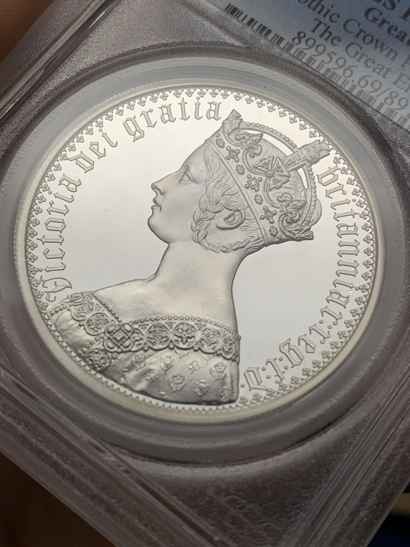 《竞宝斋》第225场-周日，周一，周二 3场 (全场包邮) PCGS-PR69DCAM 英国 2021年 维多利亚哥特肖像5英镑加厚精制银币 2盎司 发行量3750枚