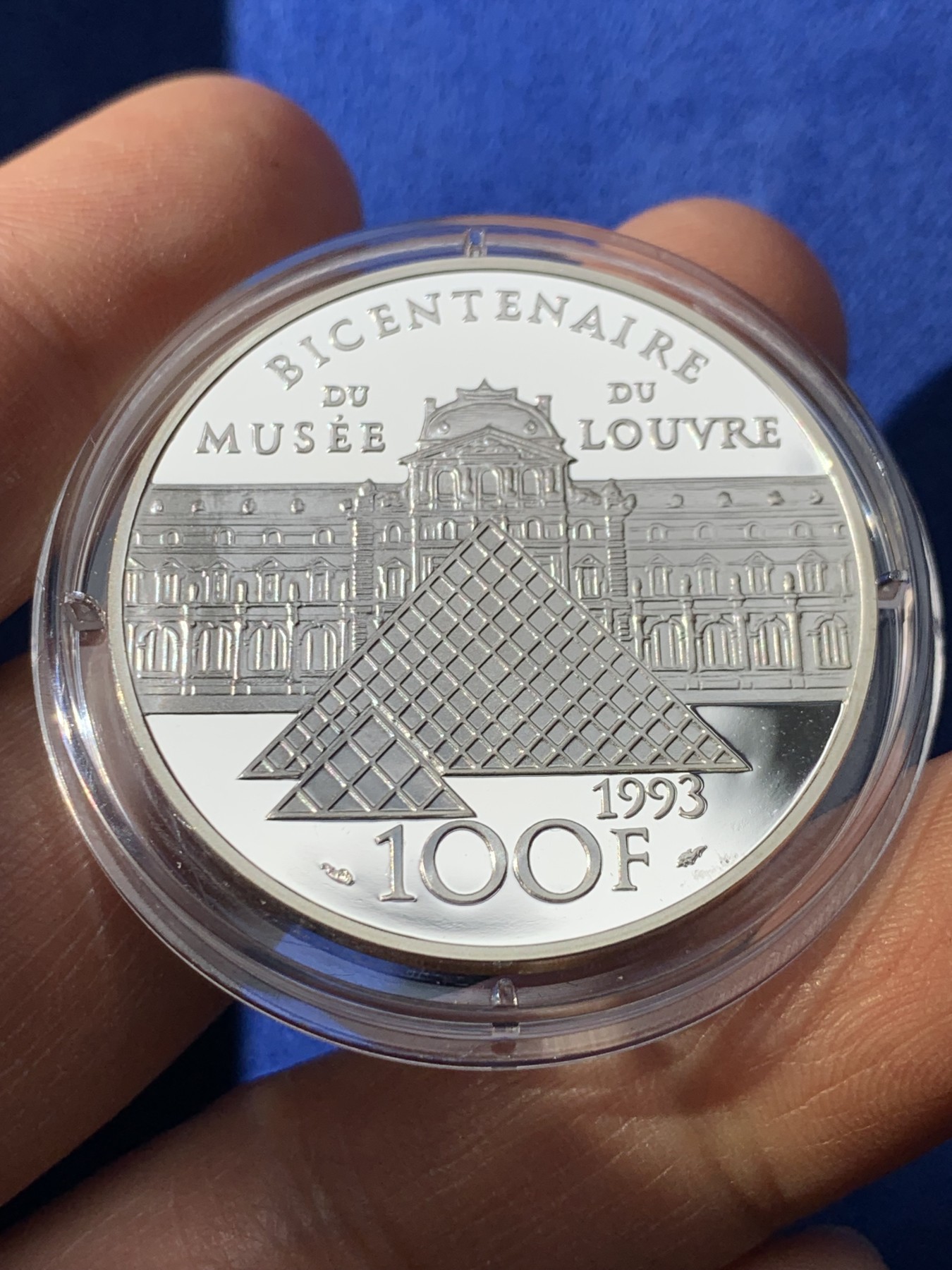 《竞宝斋》第225场-周日，周一，周二 3场 (全场包邮) 法国1993年卢浮宫珍藏系列-玛格丽特公主100法郎精制银币（盒证齐全） 重22.2g 900银 37mm 发行20000