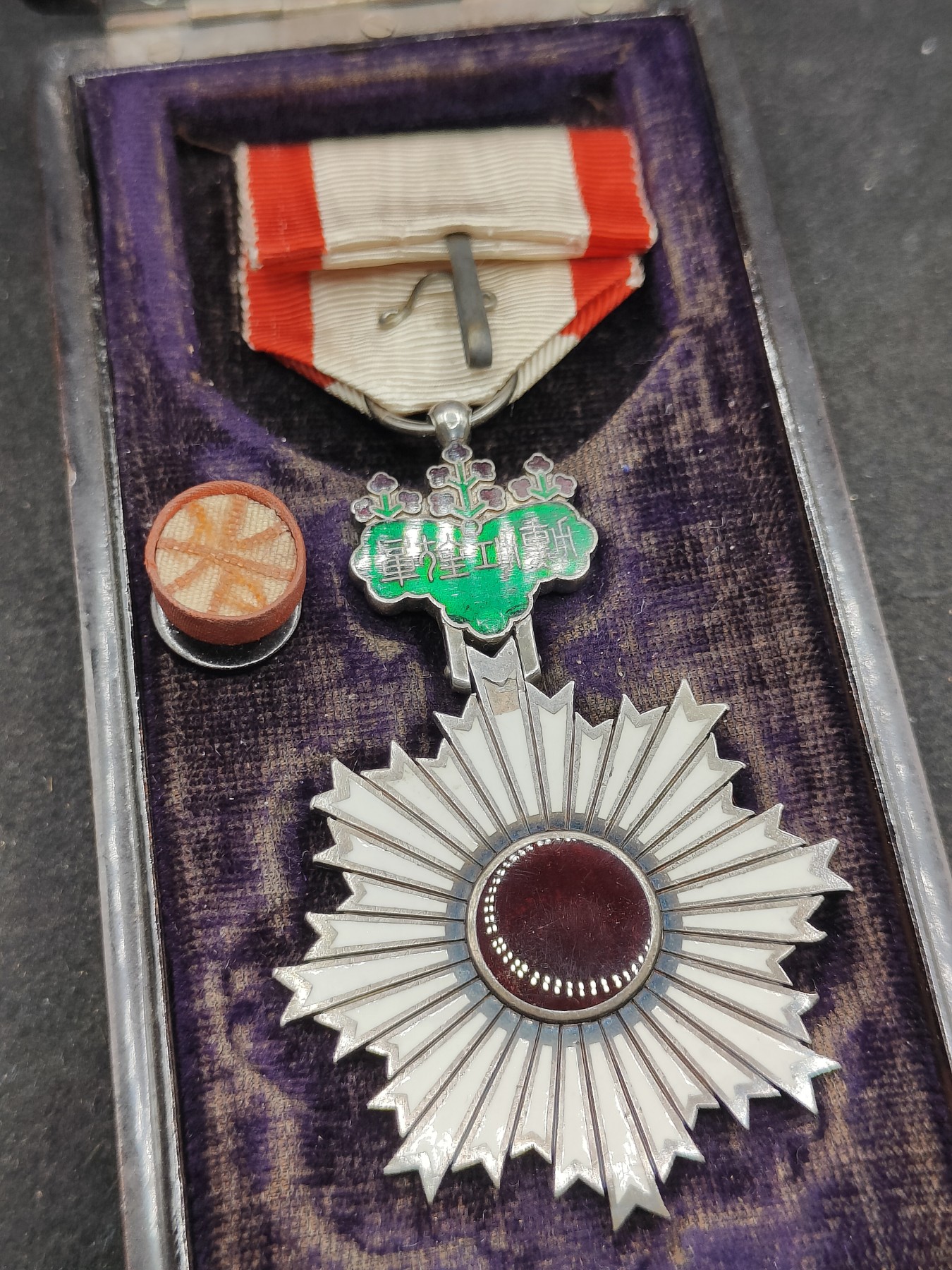 全场0元起拍 第118期 咸鱼国勋章拍卖专场 12月20日（周三）下午6：00开始 明治时期内缩珐琅  六等瑞宝章带略 银制