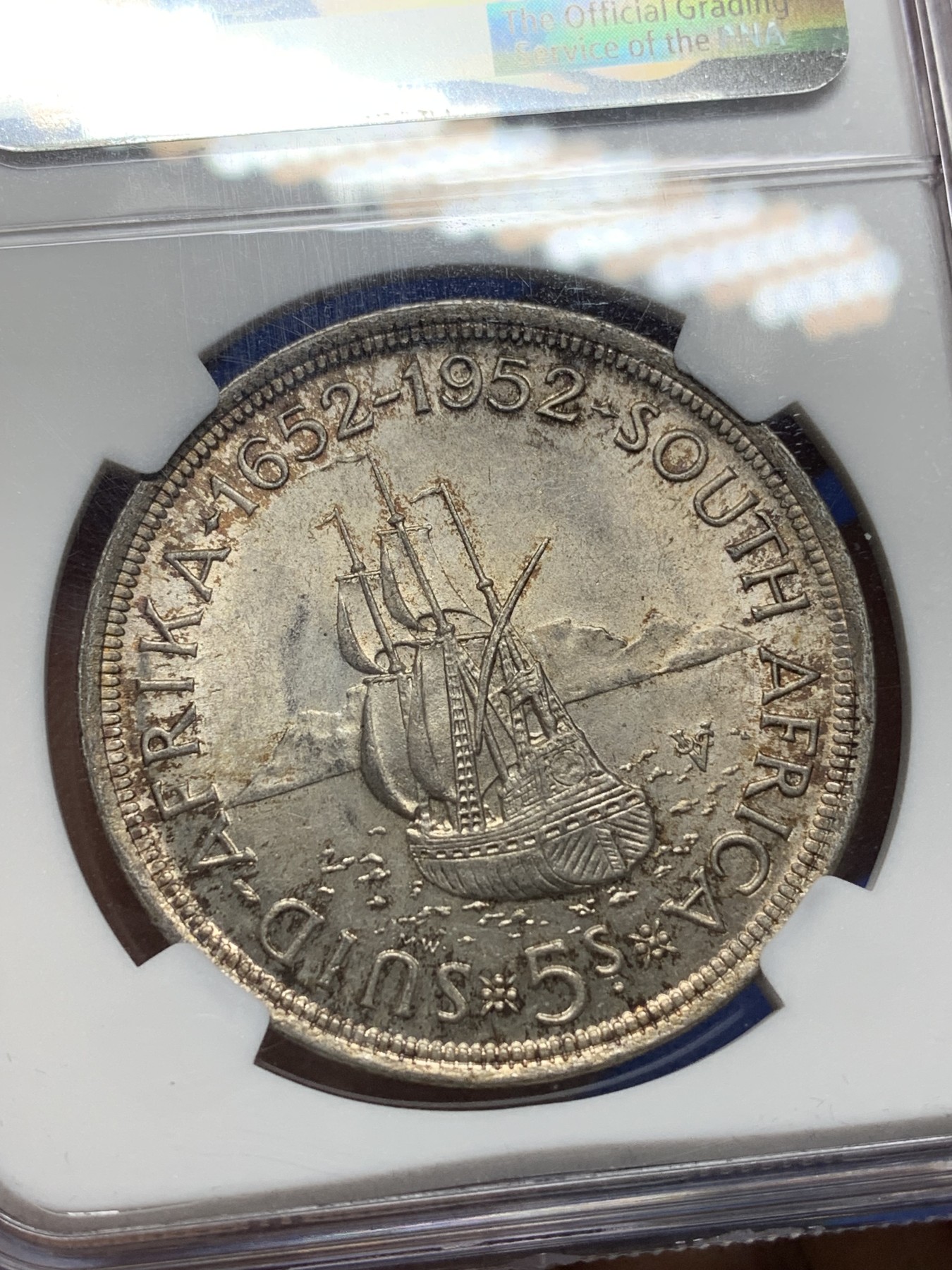 《竞宝斋》第225场-周日，周一，周二 3场 (全场包邮) NGC-MS63 南非1952年乔六开普敦创立纪念5先令大银，转光品相