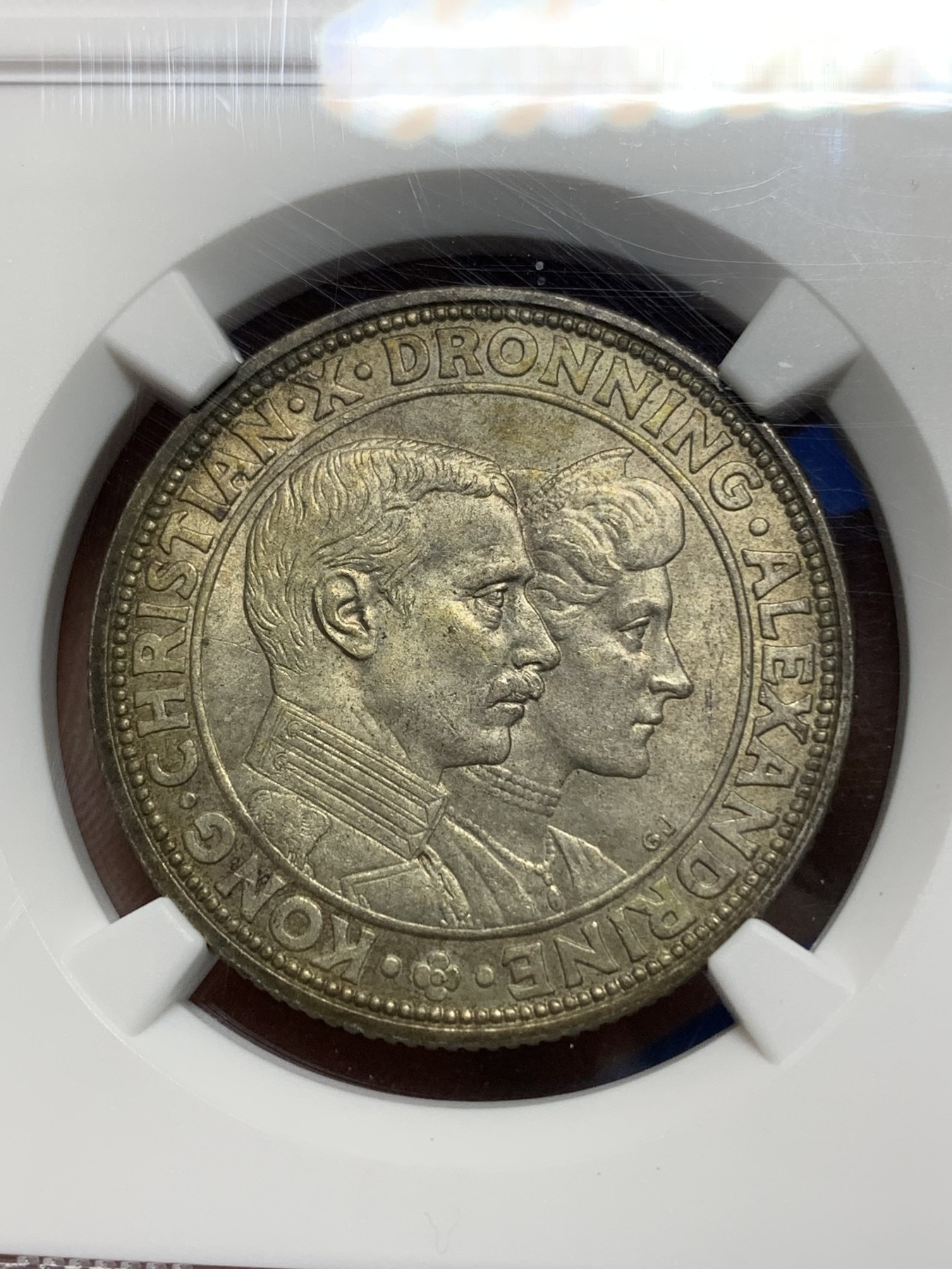 《竞宝斋》第225场-周日，周一，周二 3场 (全场包邮) NGC-MS64 丹麦王国克里斯坦十世1923年银婚纪念2克朗银币，漂亮的老欧洲彩，发行量仅20.3万枚