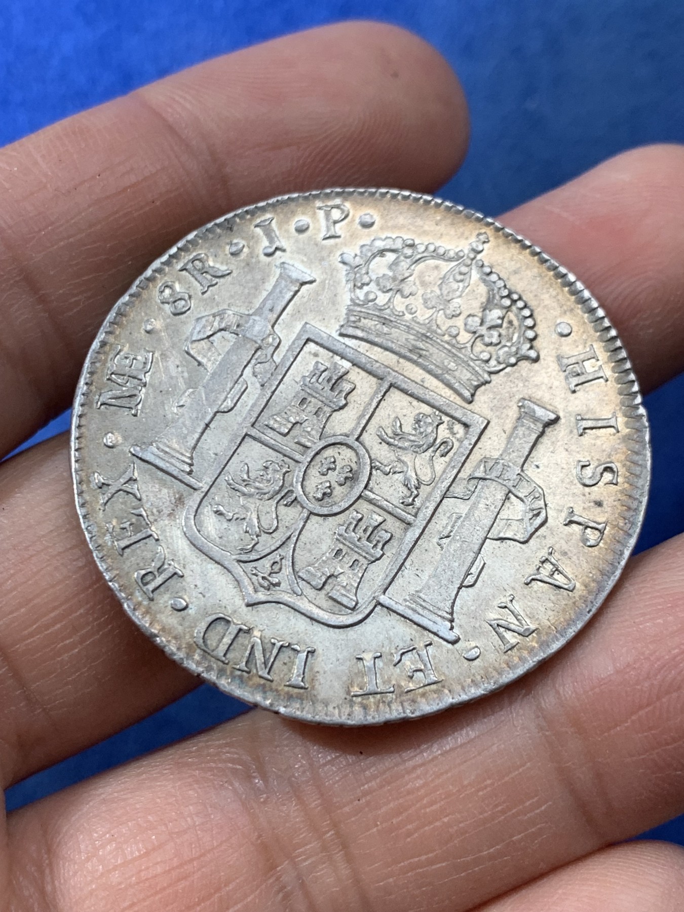 《竞宝斋》第225场-周日，周一，周二 3场 (全场包邮) 西属秘鲁1819年费七双柱大银币 原味深彩包浆 有一节边铭缺打