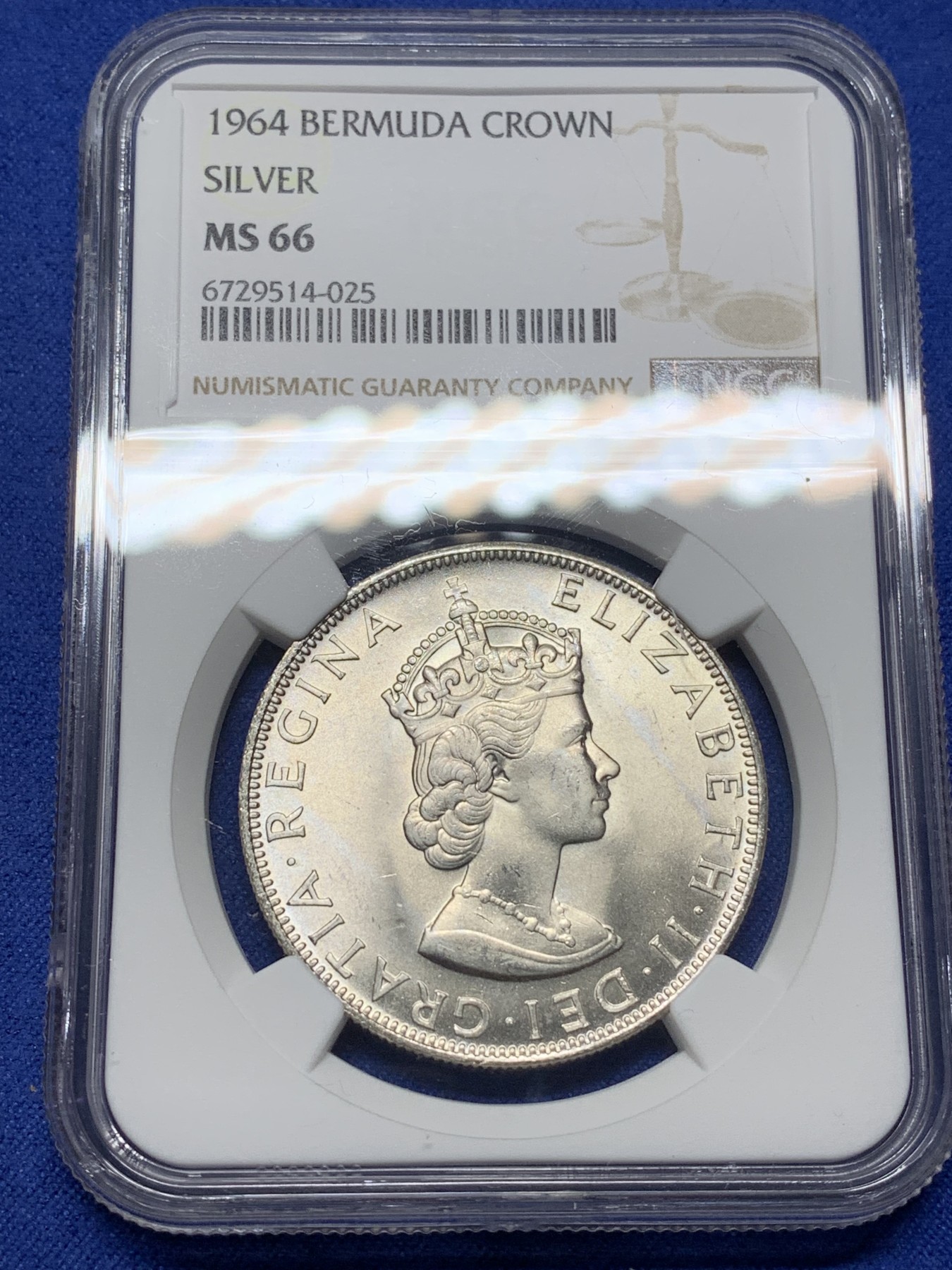 《竞宝斋》第225场-周日，周一，周二 3场 (全场包邮) NGC MS66英属百慕大群岛1964年伊丽莎白二世1克朗大银币 原装卷拆高分 收藏级