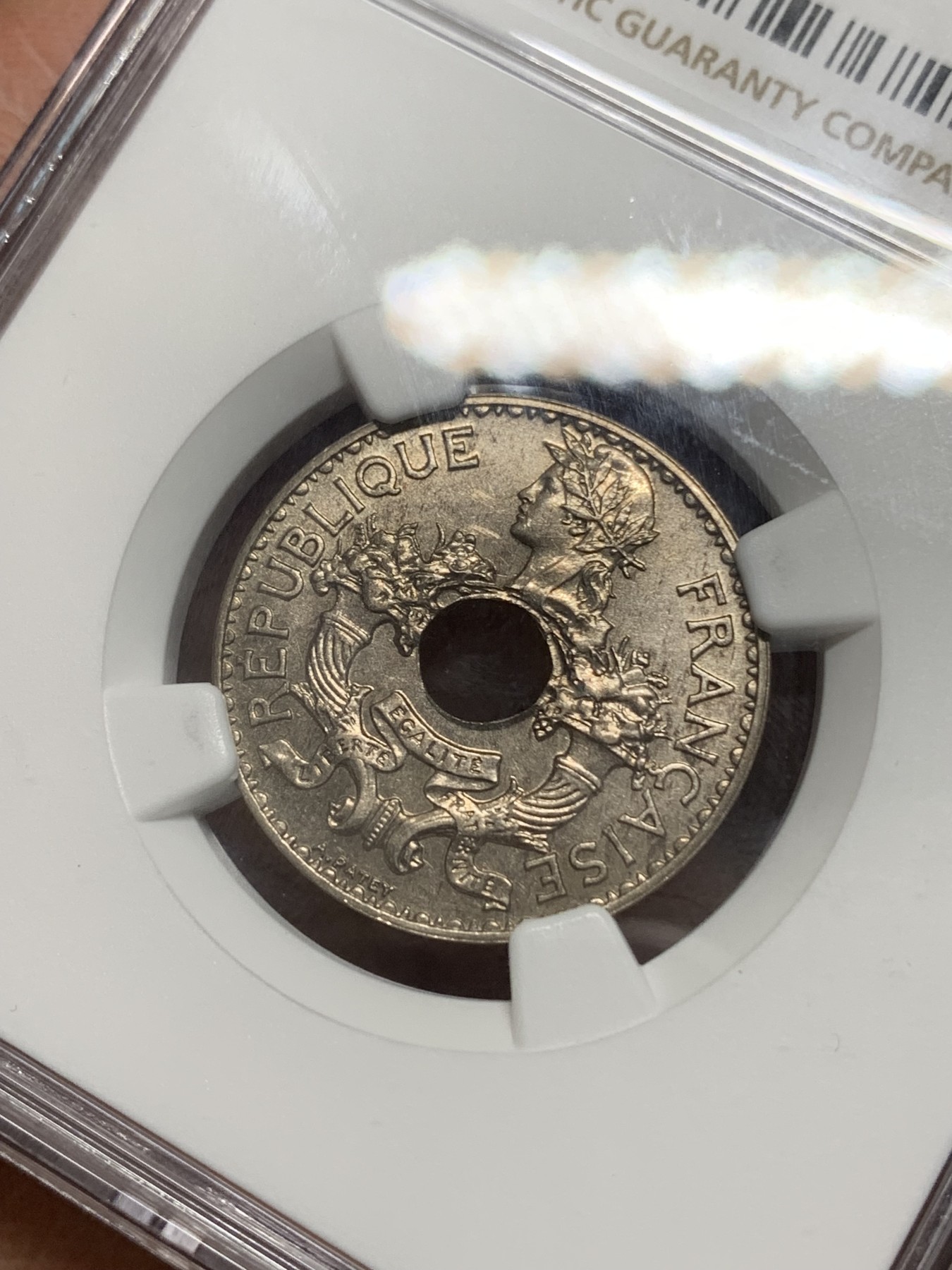 《竞宝斋》第225场-周日，周一，周二 3场 (全场包邮) NGC MS64 法属印度支那1939年5分