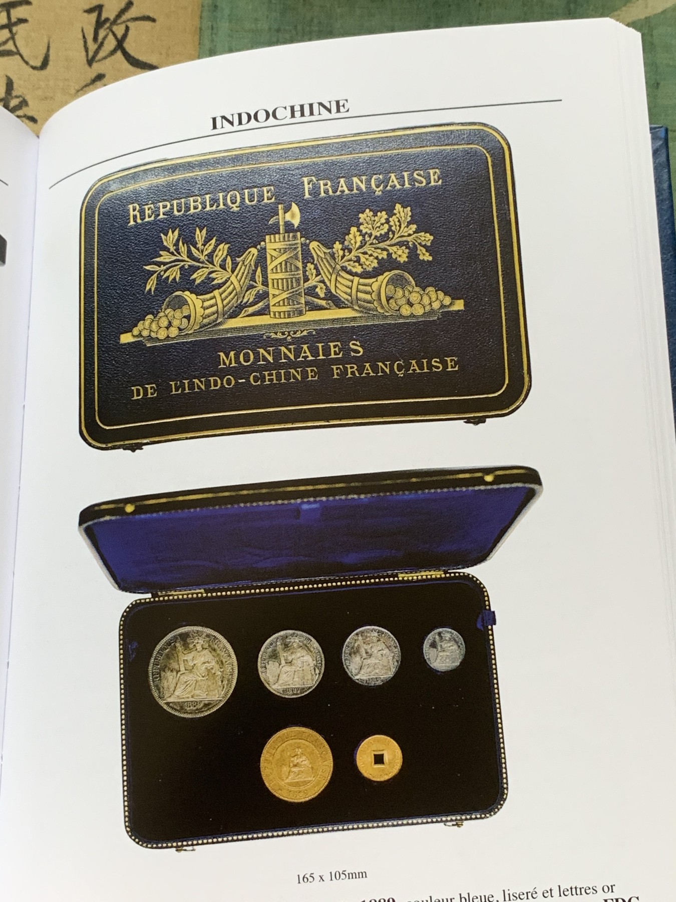 《竞宝斋》第225场-周日，周一，周二 3场 (全场包邮) 法属印支硬币和代用币目录 包含东南亚地区各国法国占领时期发行货币，坐洋，大小富，鹿头等均在其中，图片清晰详尽，值得收藏 原封未开