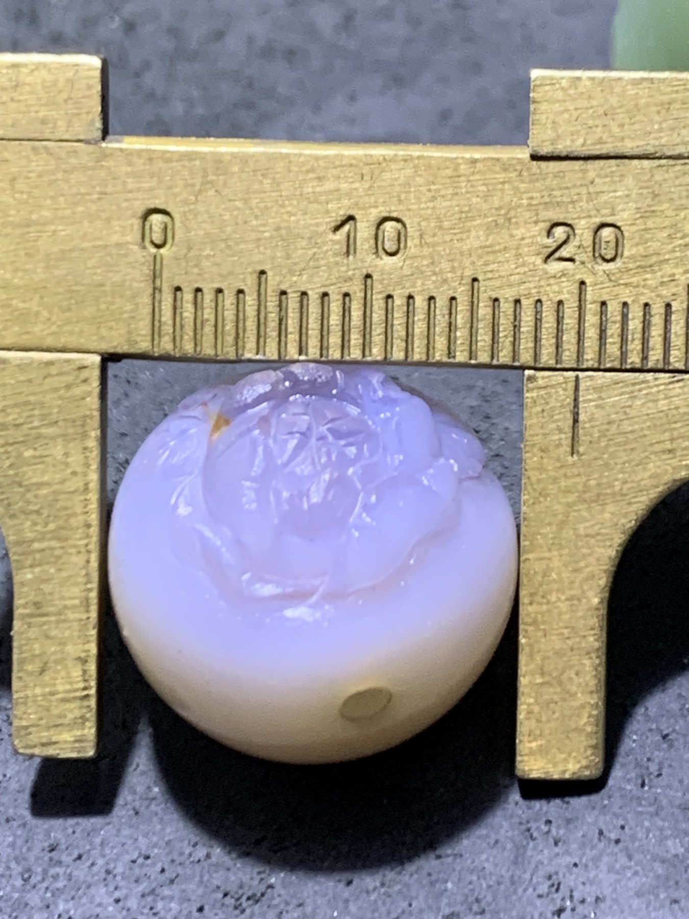 精美高玉化亚光海洋玉髓手工俏色巧雕牡丹随形2.0随形圆珠一个！