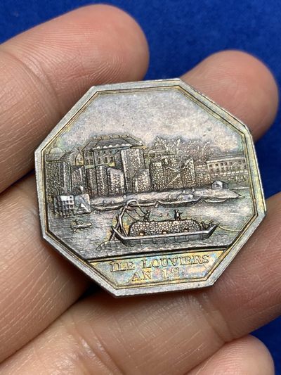 《竞宝斋》八角与章专场 第226场-周日，周一，周二 3场 (全场包邮) - 法国共和国12年（1803年）橡树八角银质代币，巴黎煤炭贸易公司，参天橡树与码头前一艘满载木材的船遥相呼应，14.66g，33.2mm，早期无边铭，首见品种