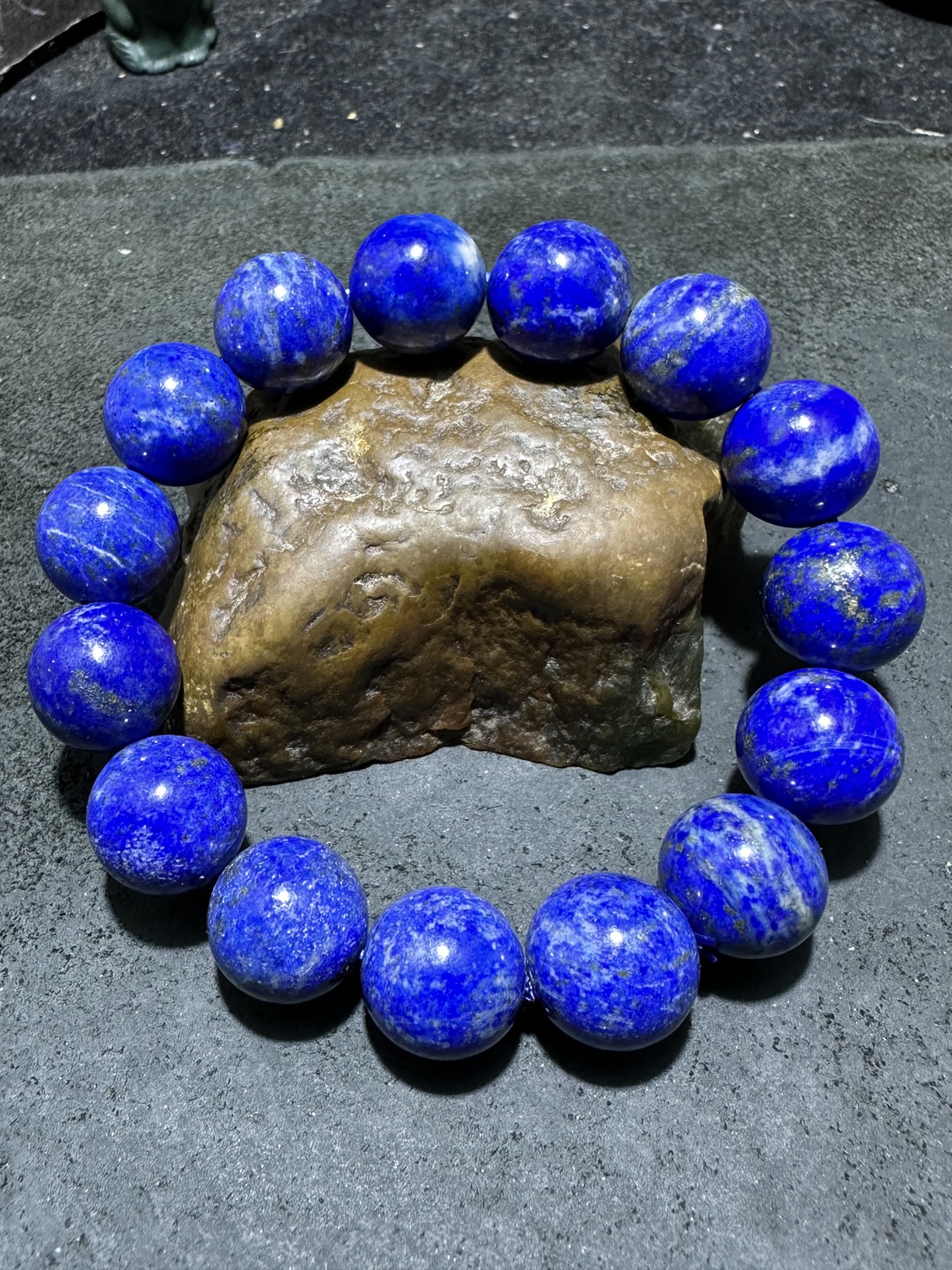 天然原矿阿富汗老矿青金石手串一条，