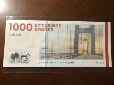 ❄️🍂甜小邱世界纸币收藏🍂第97期🐇❄️ - 全新UNC 丹麦1000克朗 大桥版 靓号 全程无3457 倒置号 目前丹麦央行开始大幅度限制500/1000两种面值的发行，其现金柜台已在本月关闭，之后获取难度将会陡增