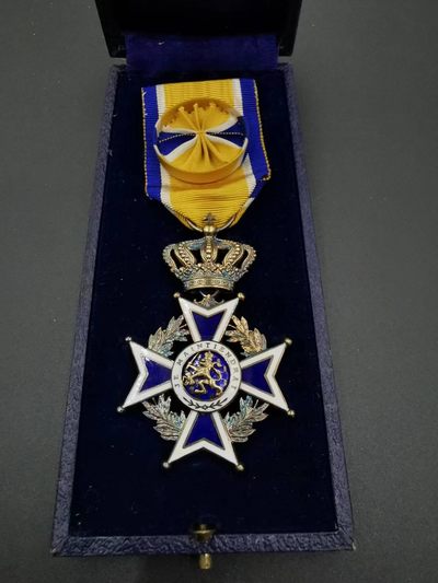 老王徽章拍卖第十九期 - 荷兰军官级奥伦治拿骚勋章  银质镀金珐琅，原盒，顶部十字架打925银标