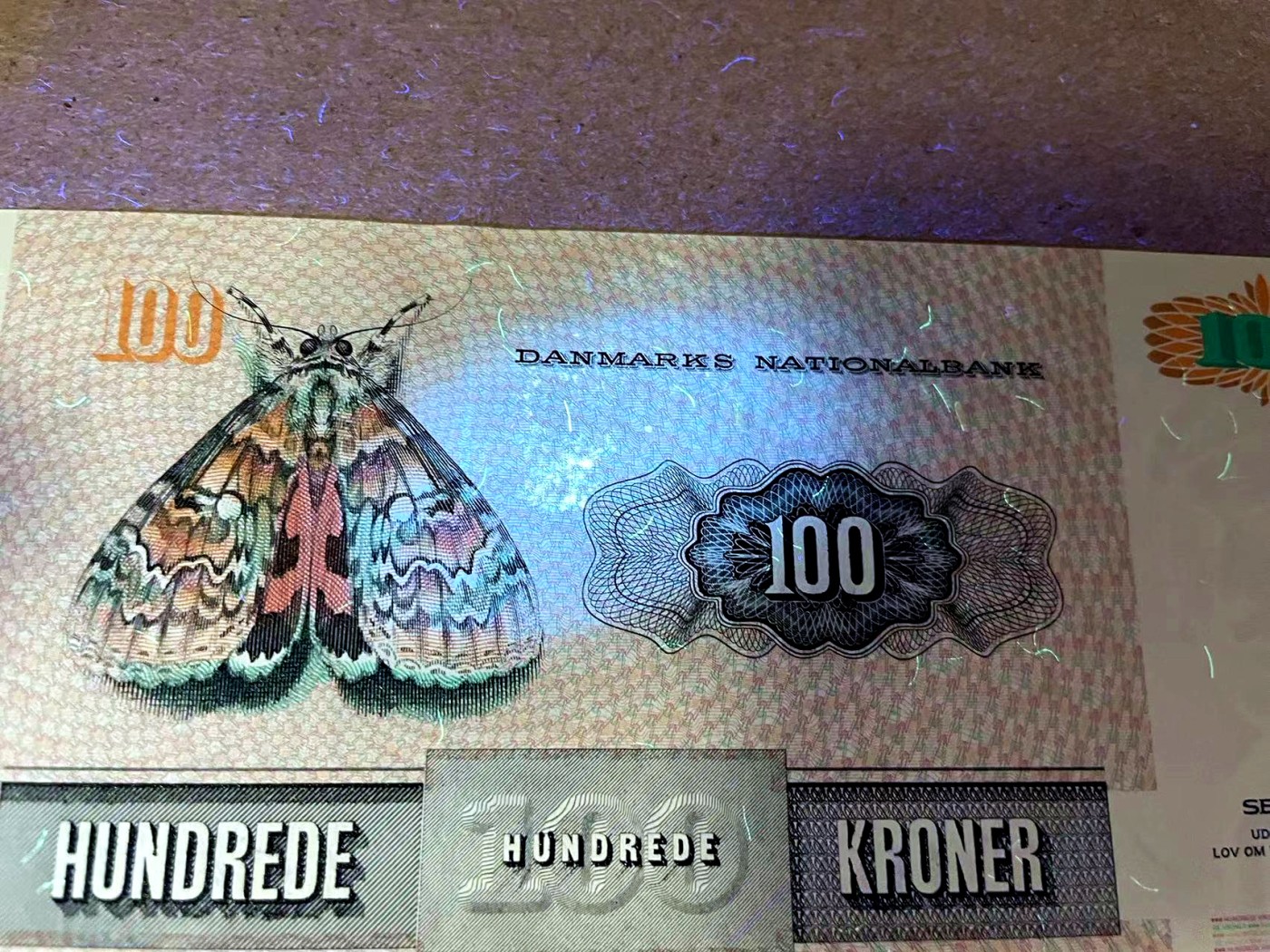 【Blue Auction】✨世界纸币精拍第408期【精】 【一组2张 无47】丹麦 1972版不同年份100元 UNC- 荧光斑