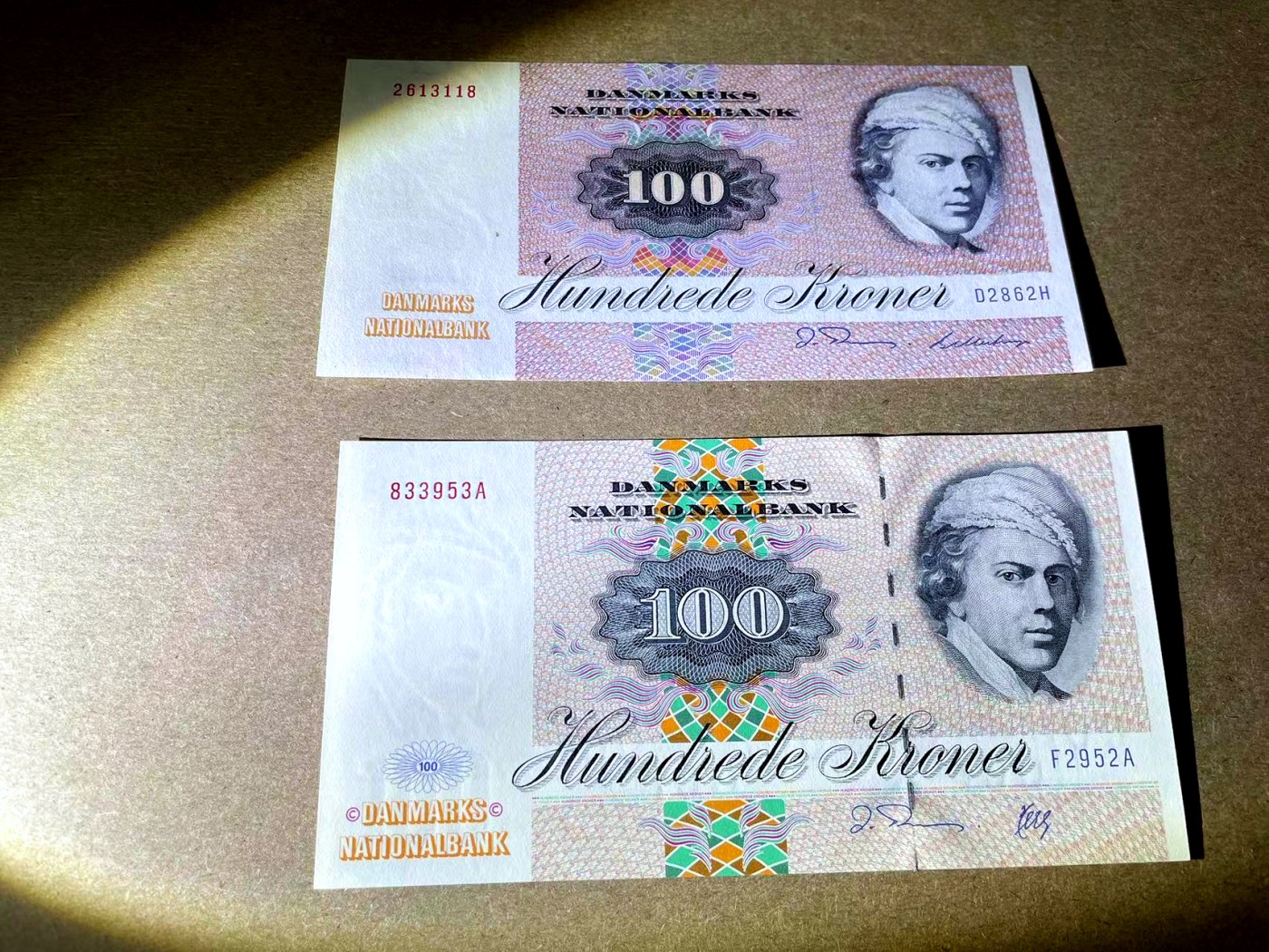 【Blue Auction】✨世界纸币精拍第408期【精】 【一组2张 无47】丹麦 1972版不同年份100元 UNC- 荧光斑