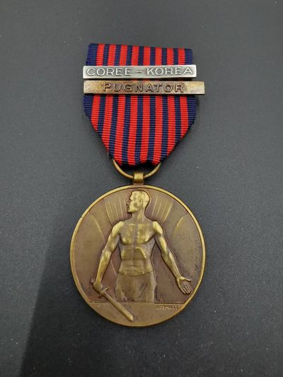 老王徽章拍卖第十九期 - 比利时韩战志愿者服役奖章  带双勋条，颁发于韩战版本，很少见