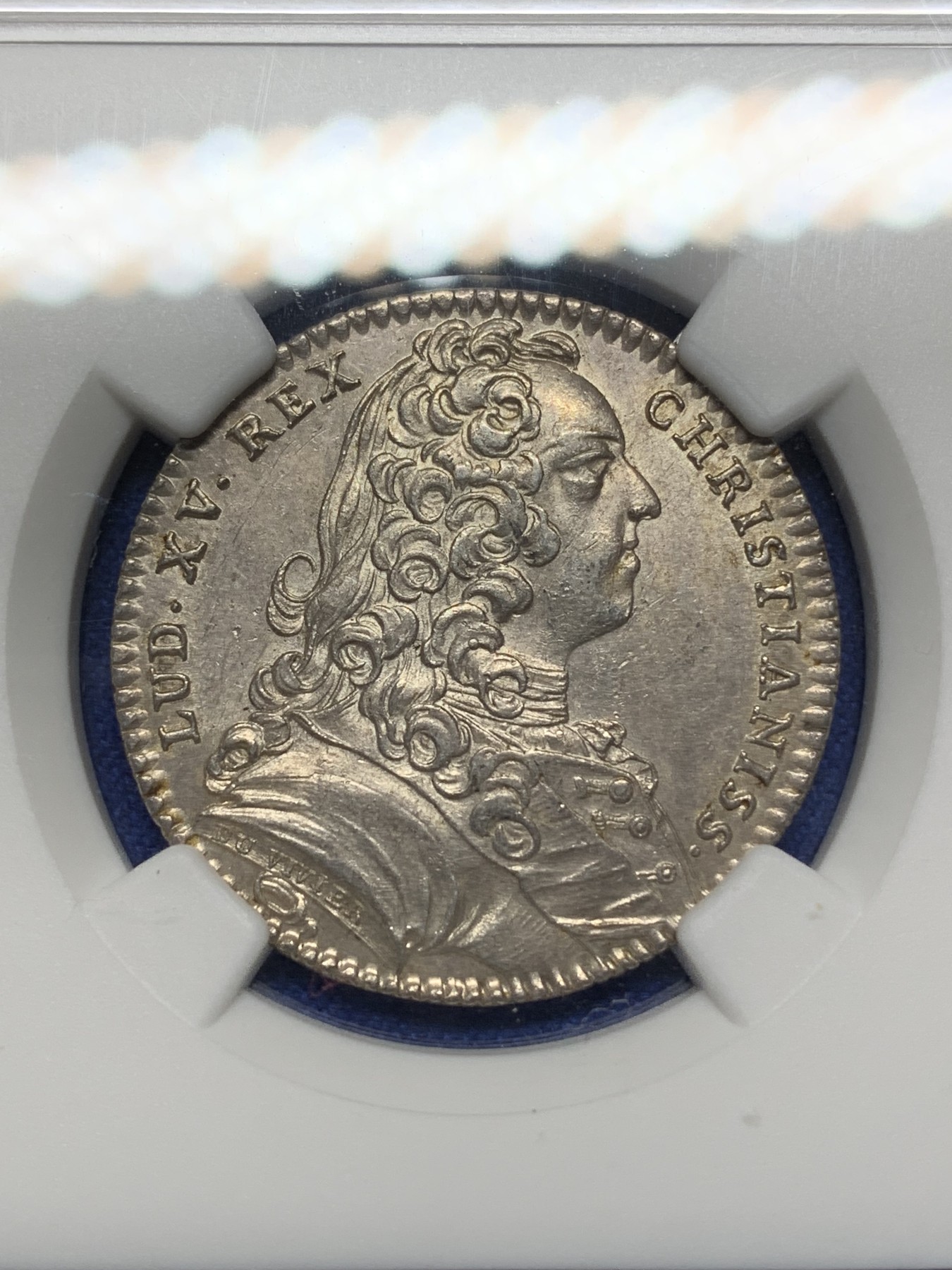 《竞宝斋》八角与章专场 第226场-周日，周一，周二 3场 (全场包邮) NGC-MS63 法国1737年 路易十五皇家宝藏系列 背面是小蜜蜂  难得品相 这个系列一般都是62以下