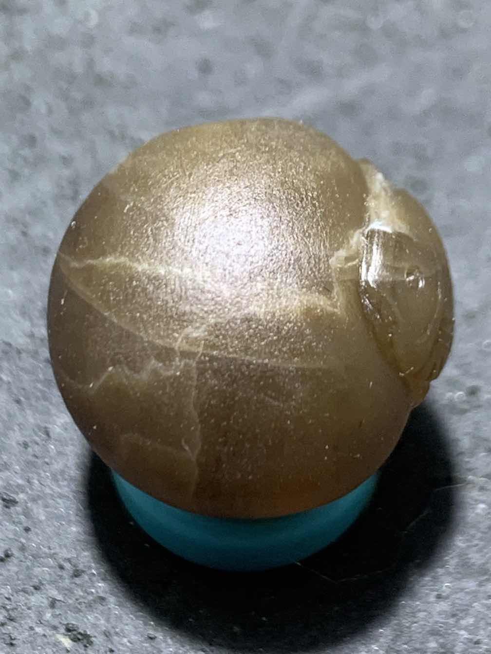 精美亚光高玉化巴西玛瑙手工俏色巧雕鲤鱼圆珠一个！