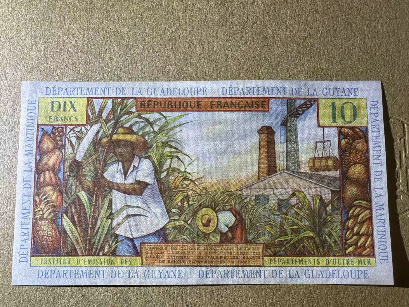 【Blue Auction】✨世界纸币精拍第408期【精】 法属安的列斯 1964年10法郎  XF-AU