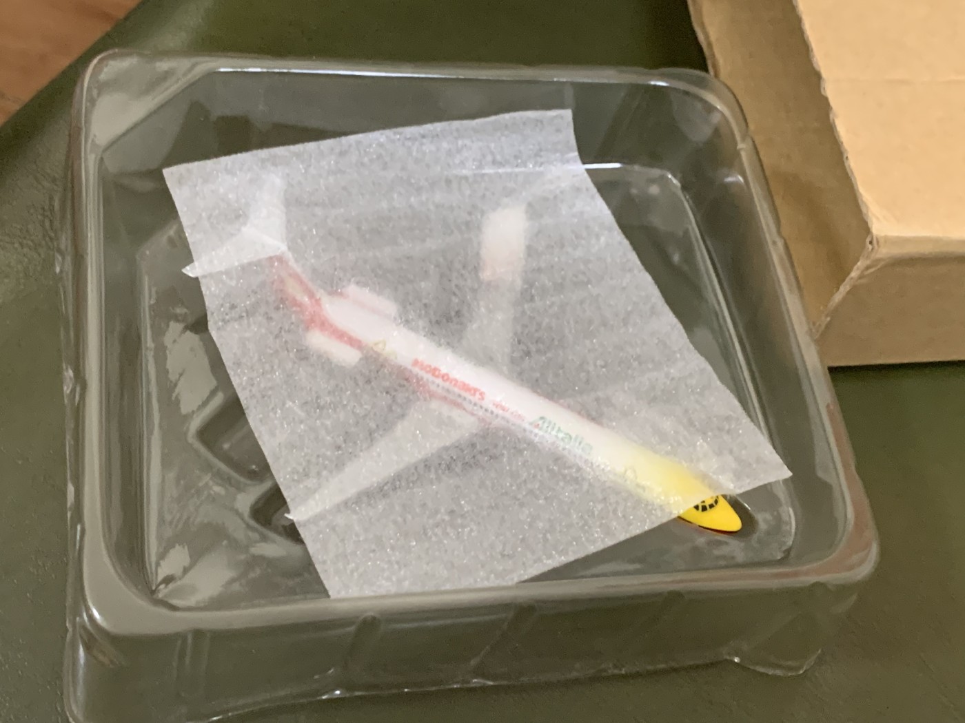 零元拍：1/400 麦当劳涂装客机模型，全新无外彩盒包装，绝版原版200X年古董了