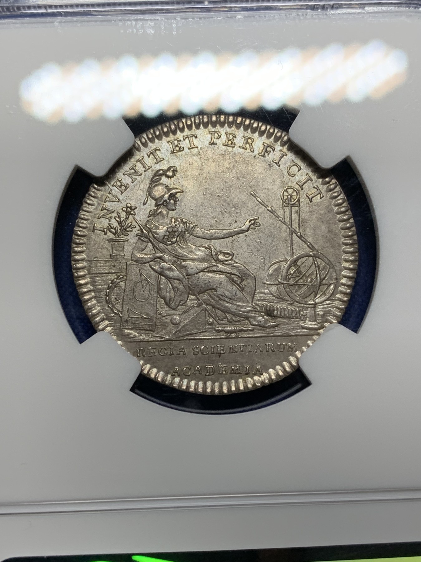《竞宝斋》八角与章专场 第226场-周日，周一，周二 3场 (全场包邮) NGC-MS62 法国路易十六 皇家科学院 圆形银质代币 深包浆 好状态 