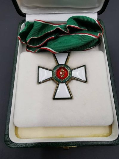 老王徽章拍卖第十九期 - 匈牙利共和国指挥官级功勋勋章  925银质镀金珐琅，原盒，吊环打银标厂标盒