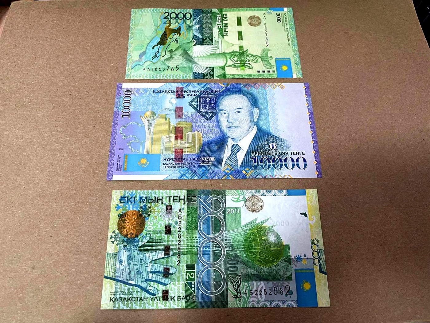 【Blue Auction】✨世界纸币精拍第408期【精】 【一组3张】哈萨克斯坦 2011-12-16年2000-10000腾格 全新UNC