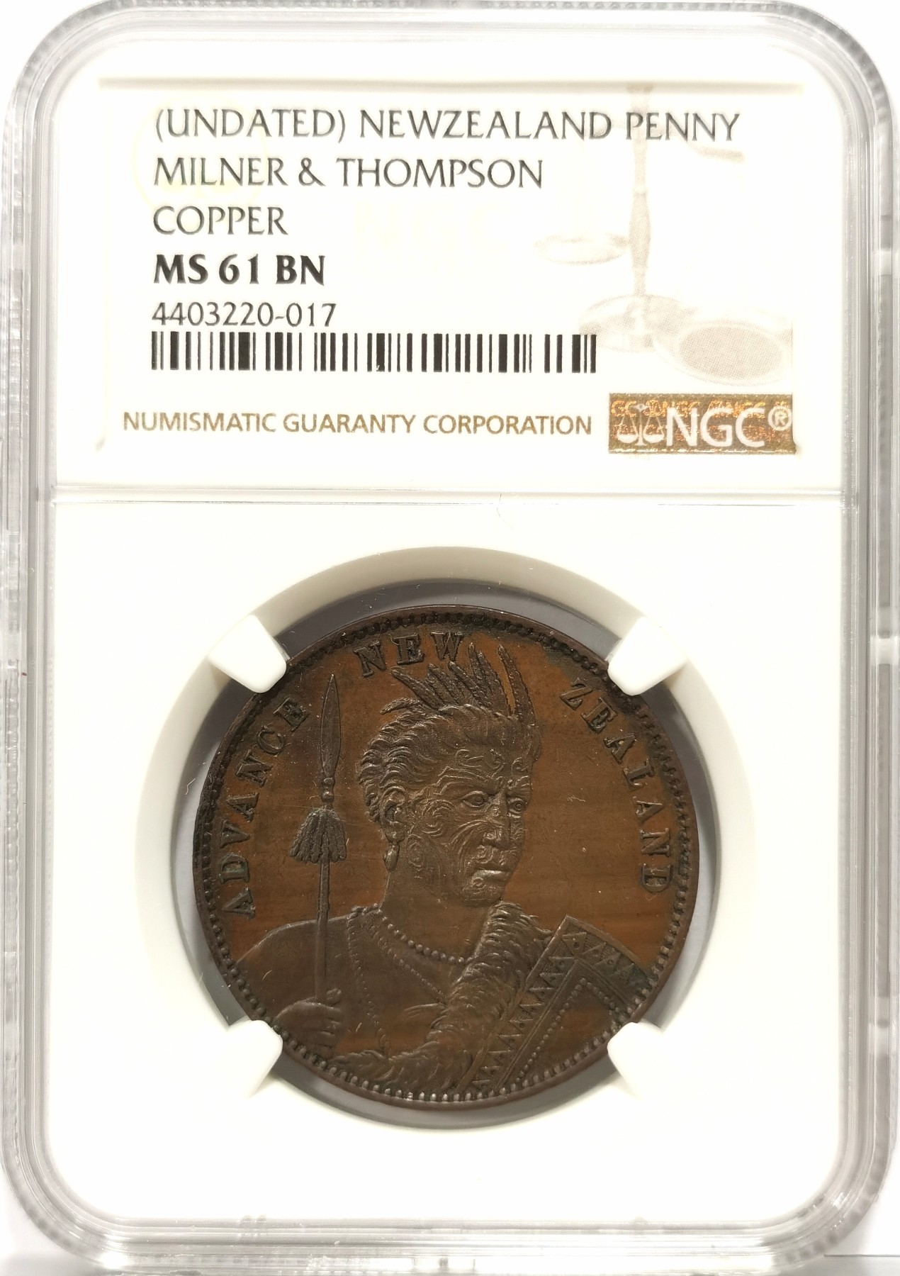 博洋堂世界钱币拍卖第057期（全场包邮） NGC MS61BN 新西兰1857年1便士铜币，巧克力色，正面毛利武士，文字的意思“前进新西兰”，背面毛利妇女、棕榈树等。不常见