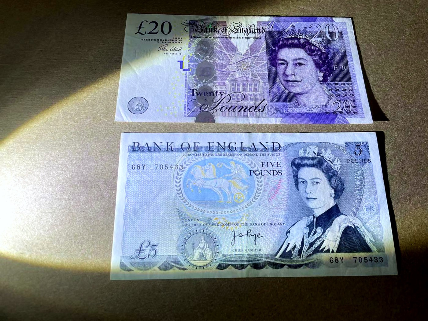 【Blue Auction】✨世界纸币精拍第408期【精】 【一组2张】英国 5-20镑一组 品相如图 