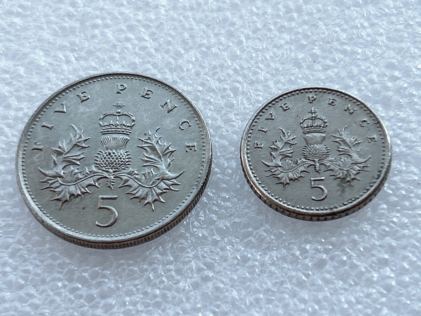 海外回流1元起拍小铺 各国钱币散币场 第2期 英国5便士高冠女王版一对 大小版