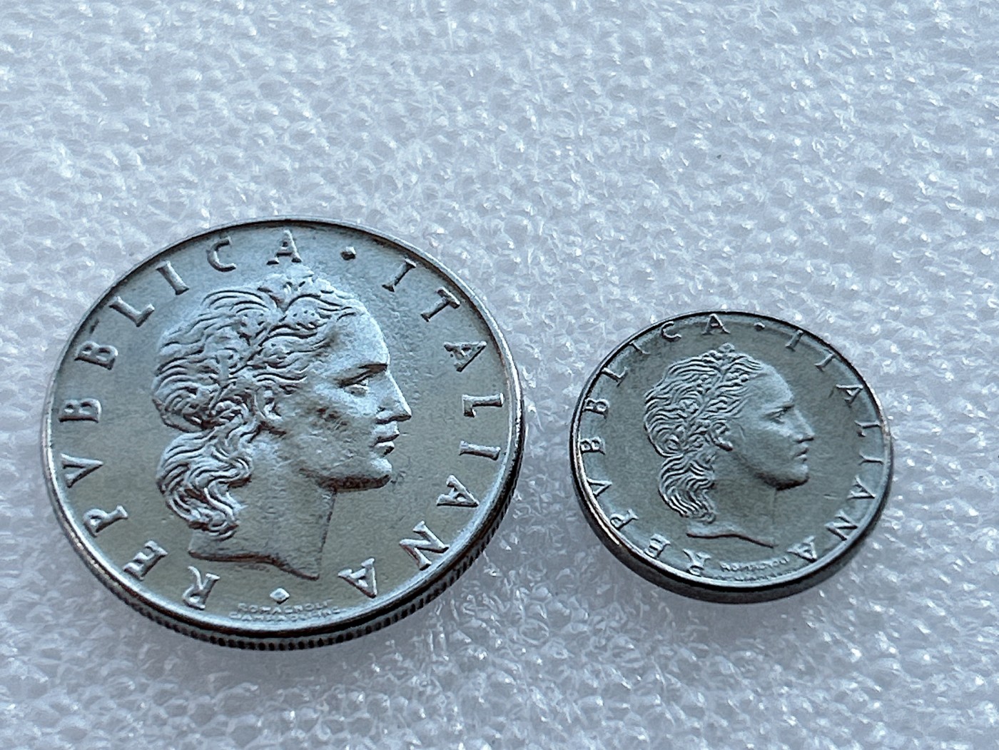 海外回流1元起拍小铺 各国钱币散币场 第2期 意大利大小版打铁男神 50里拉 不锈钢币